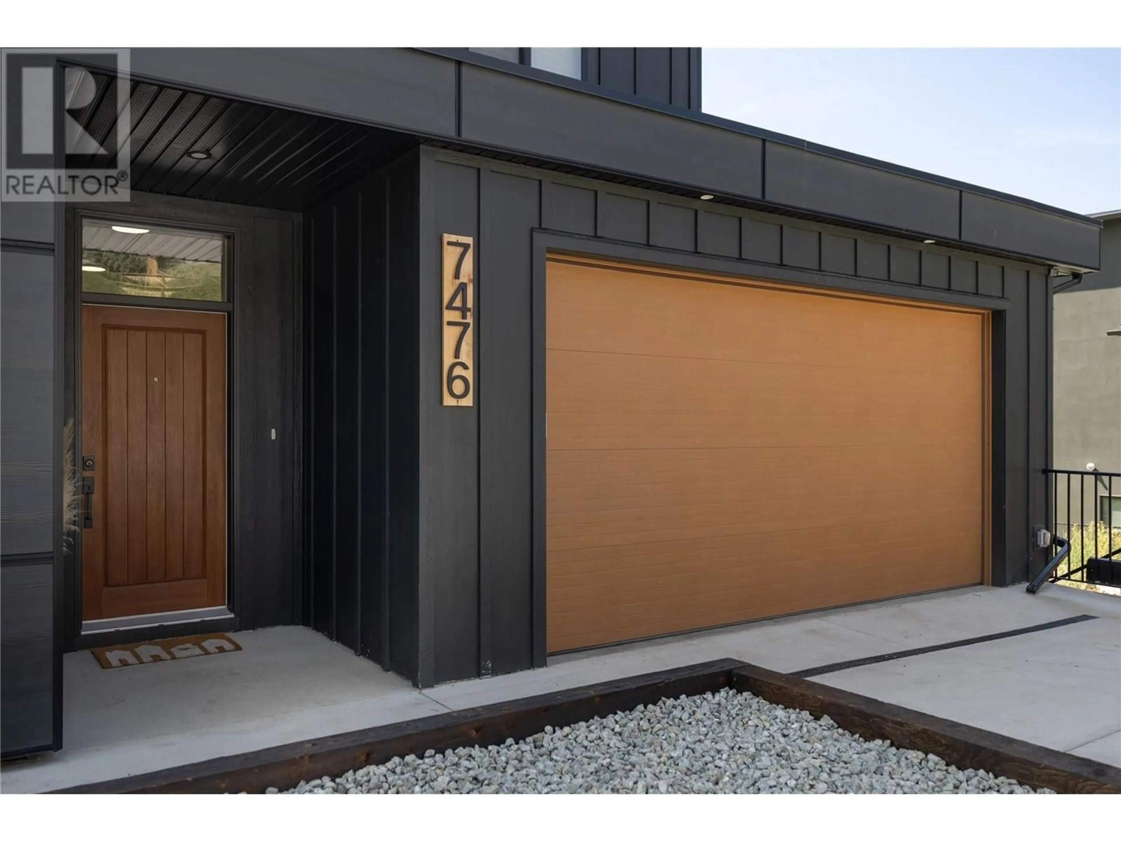 Indoor entryway for 7476 TRONSON ROAD, Vernon British Columbia V1H1C3