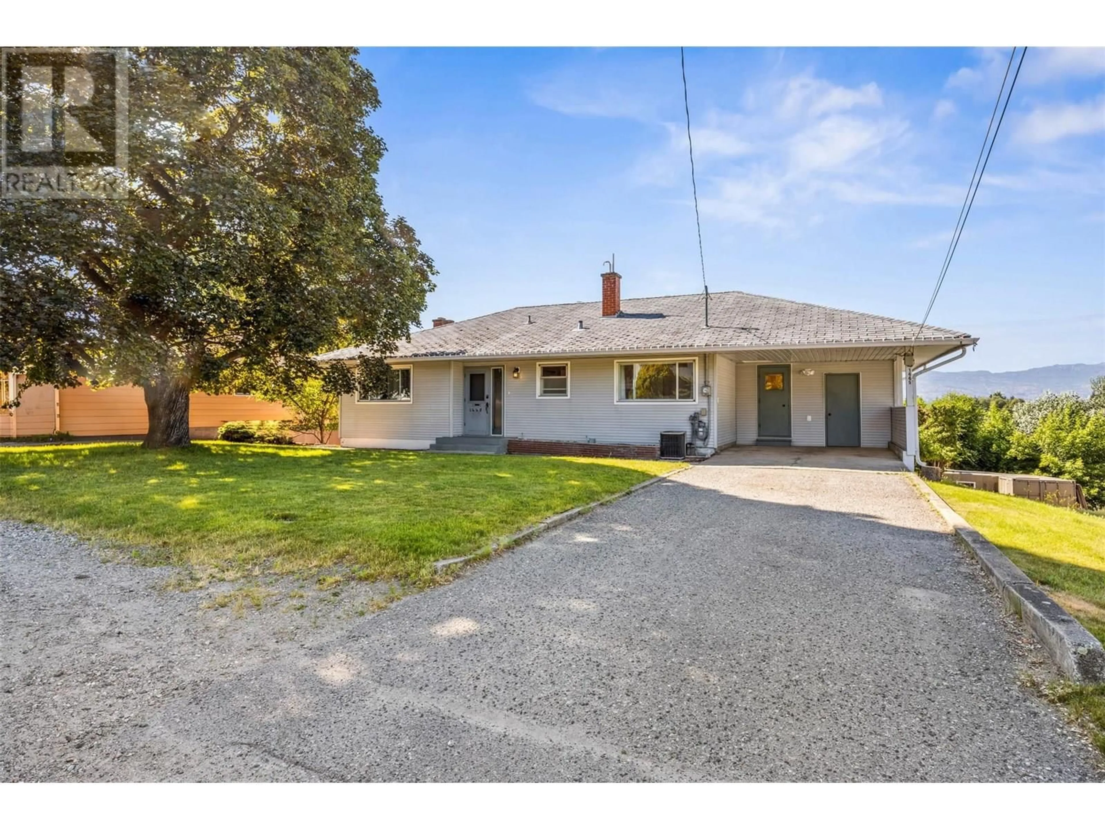 A pic from outside/outdoor area/front of a property/back of a property/a pic from drone, street for 1445 GLENVIEW AVENUE, Kelowna British Columbia V1Y3P5