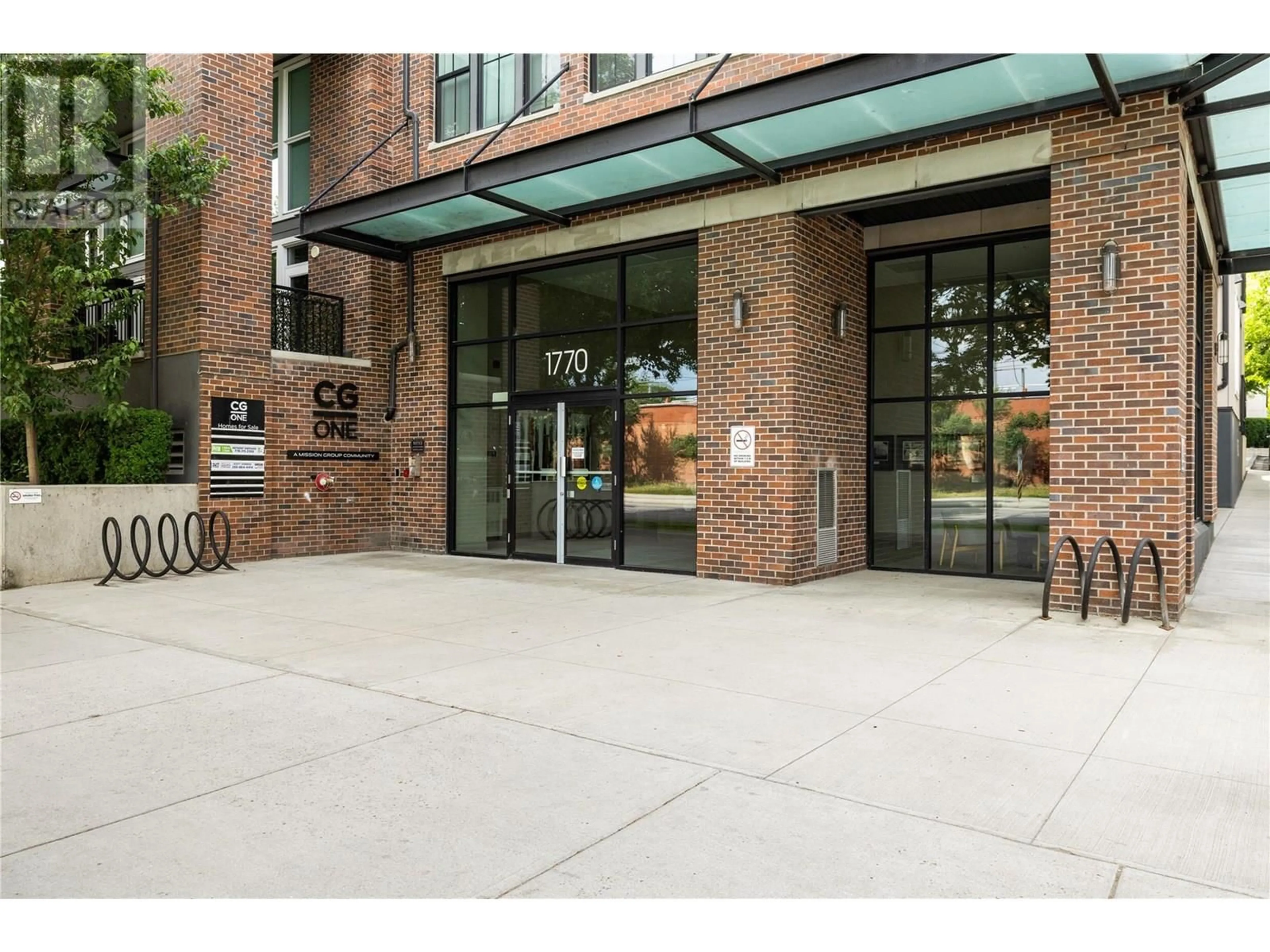 Indoor foyer for 123 - 1770 RICHTER STREET, Kelowna British Columbia V1Y0E6