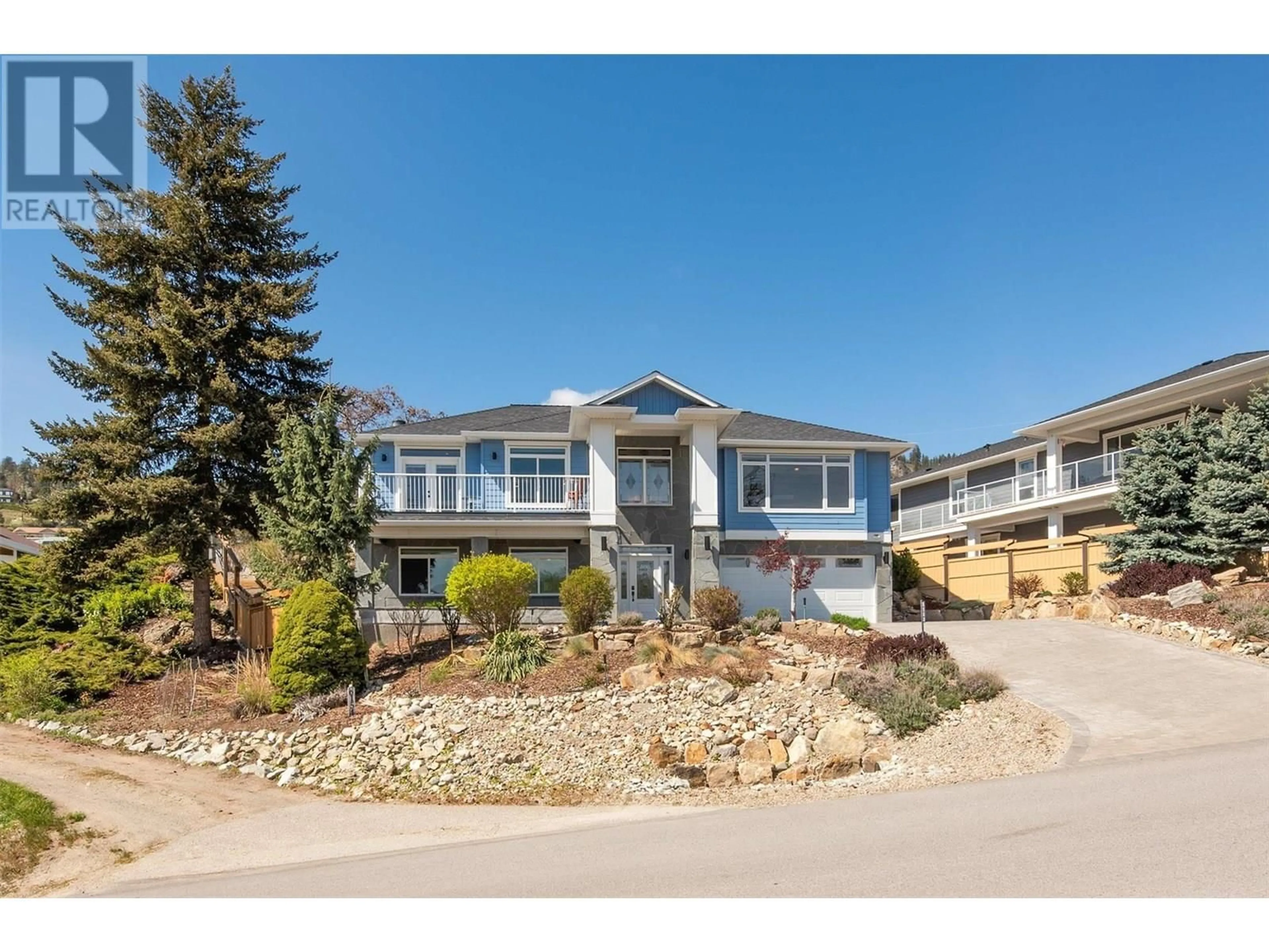 Home with vinyl exterior material, street for 6148 LIPSETT AVENUE, Peachland British Columbia V0H1X7