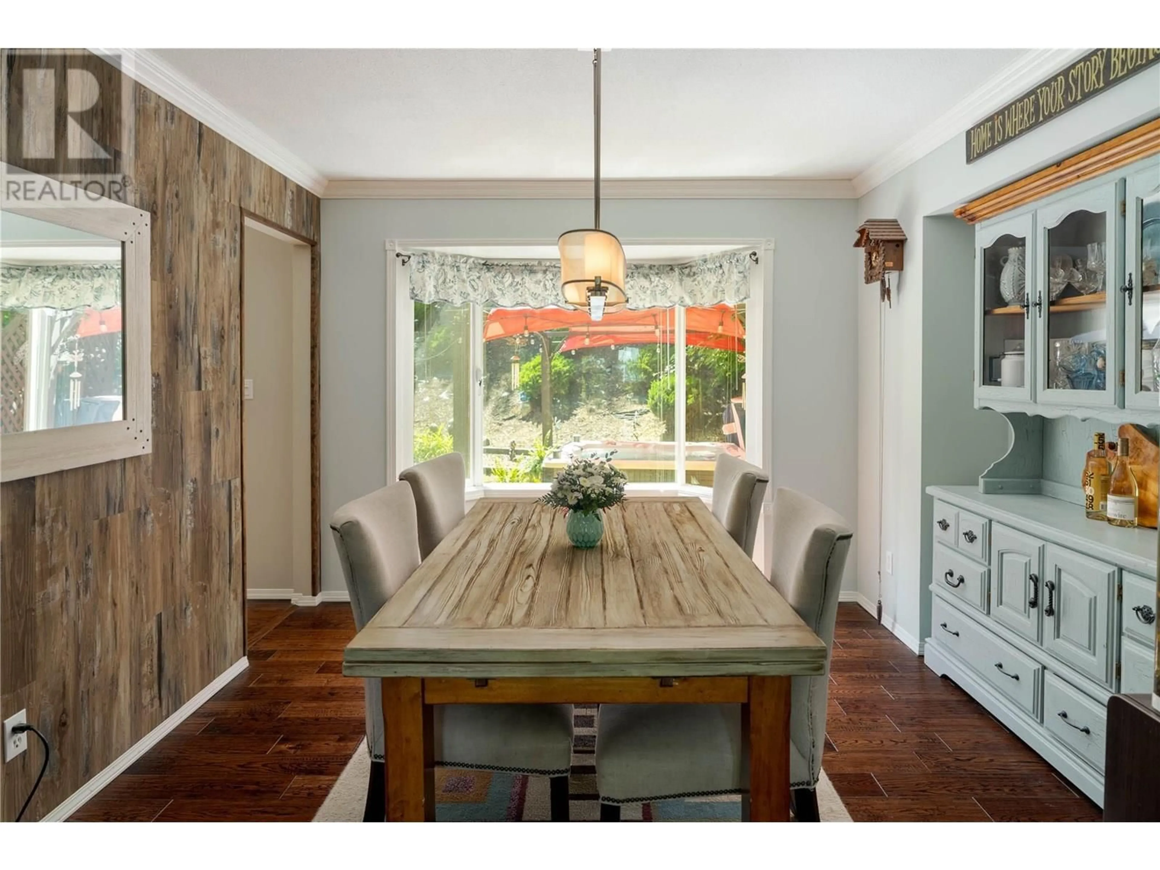 Dining room, wood/laminate floor for 4692 GORDON DRIVE, Kelowna British Columbia V1W4P4