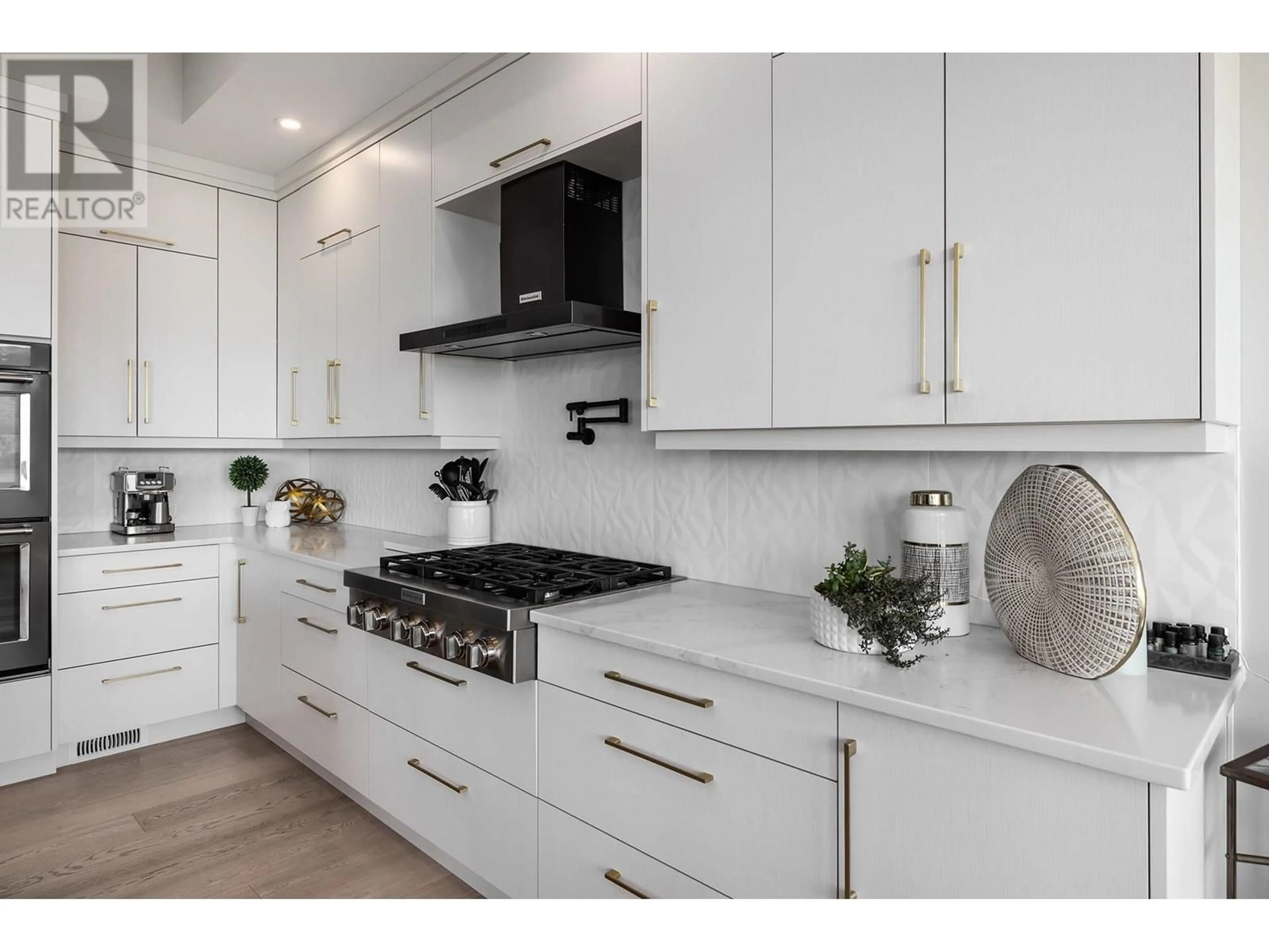 Contemporary kitchen, unknown for 1546 VIOGNIER DRIVE, West Kelowna British Columbia V4T0E1