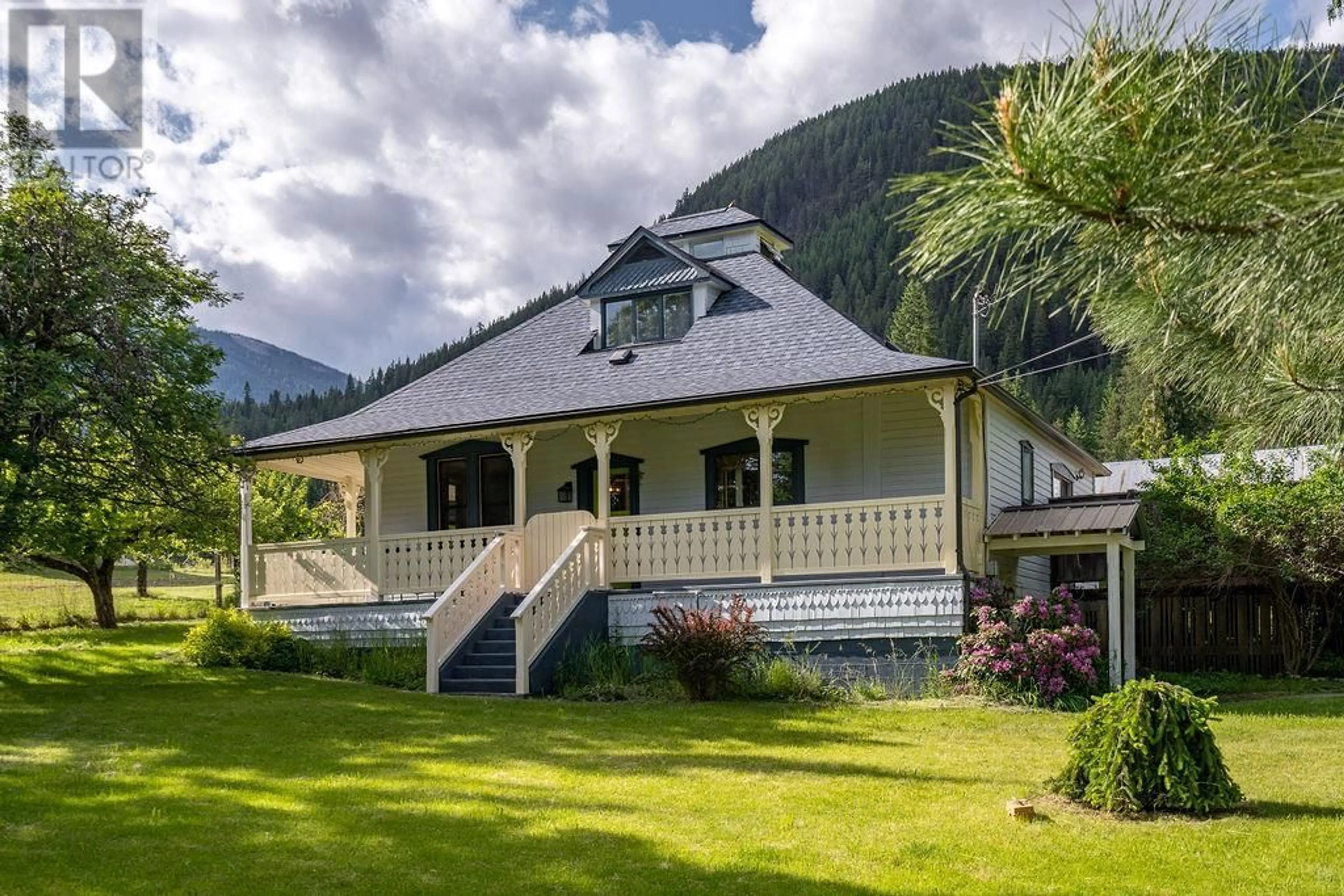 A pic from outside/outdoor area/front of a property/back of a property/a pic from drone, mountain view for 3164 HEDDLE ROAD, Nelson British Columbia V1L6M2