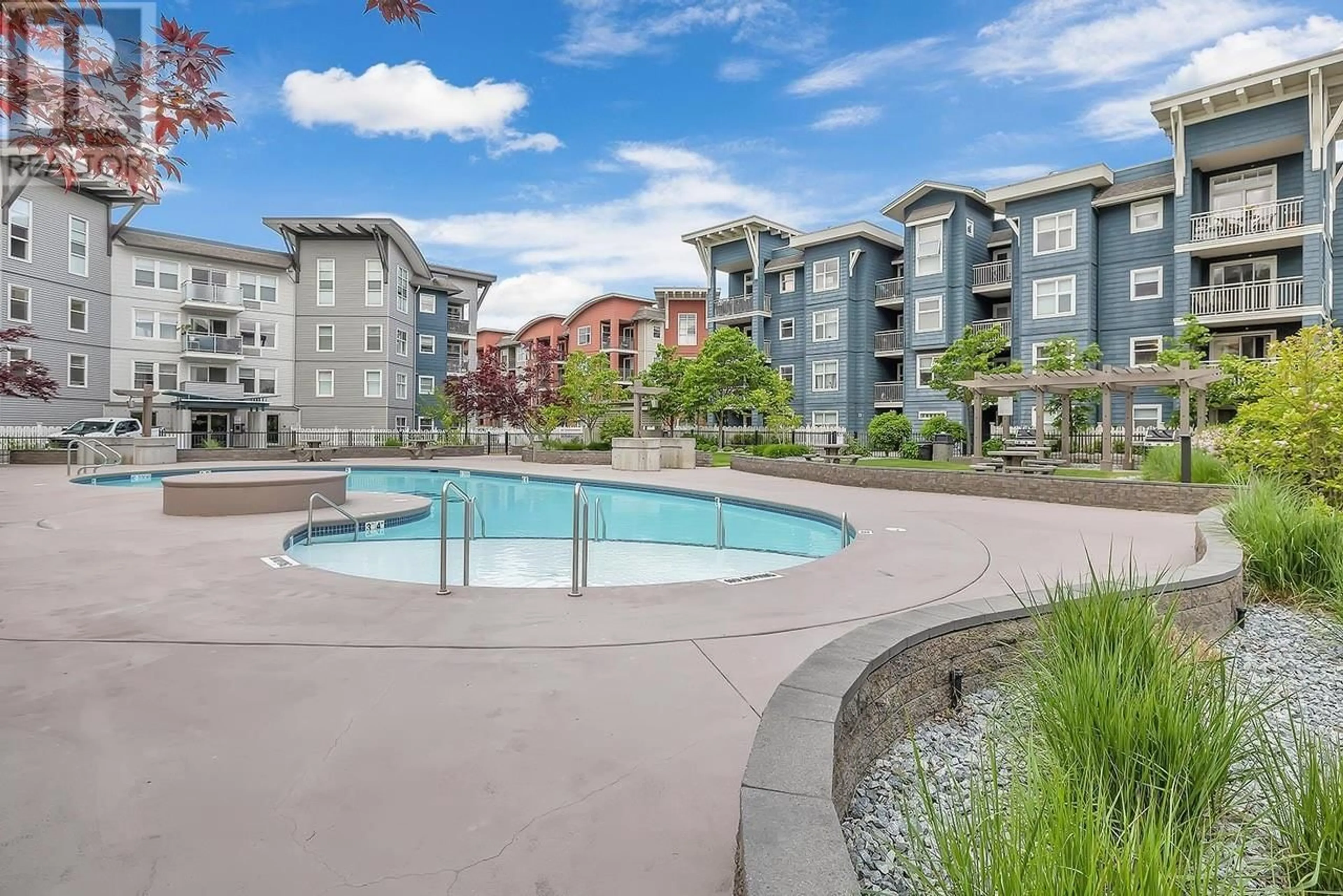 Pool for 102 - 551 YATES ROAD, Kelowna British Columbia V1V2V1