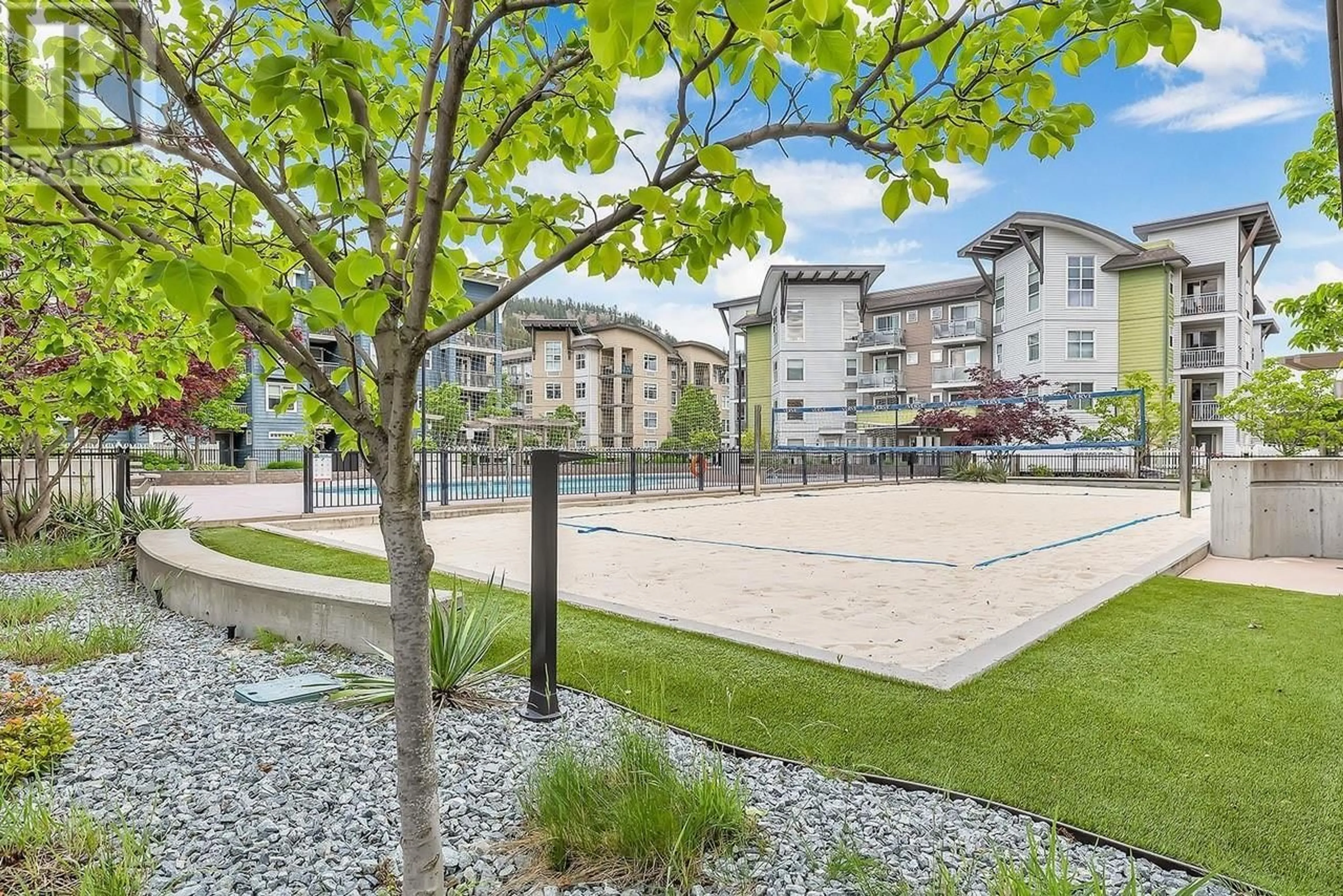 Patio, street for 102 - 551 YATES ROAD, Kelowna British Columbia V1V2V1