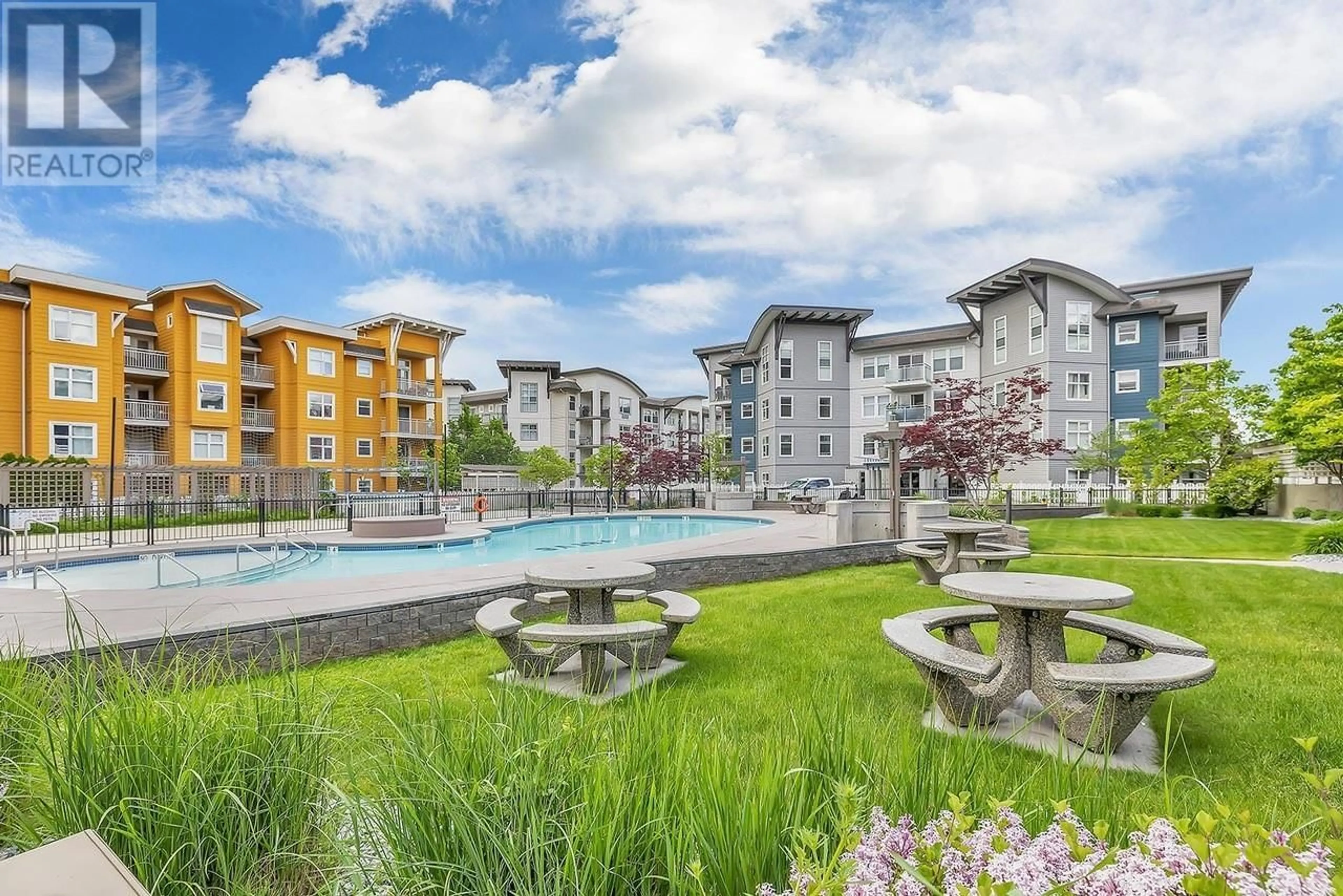 Pool for 102 - 551 YATES ROAD, Kelowna British Columbia V1V2V1