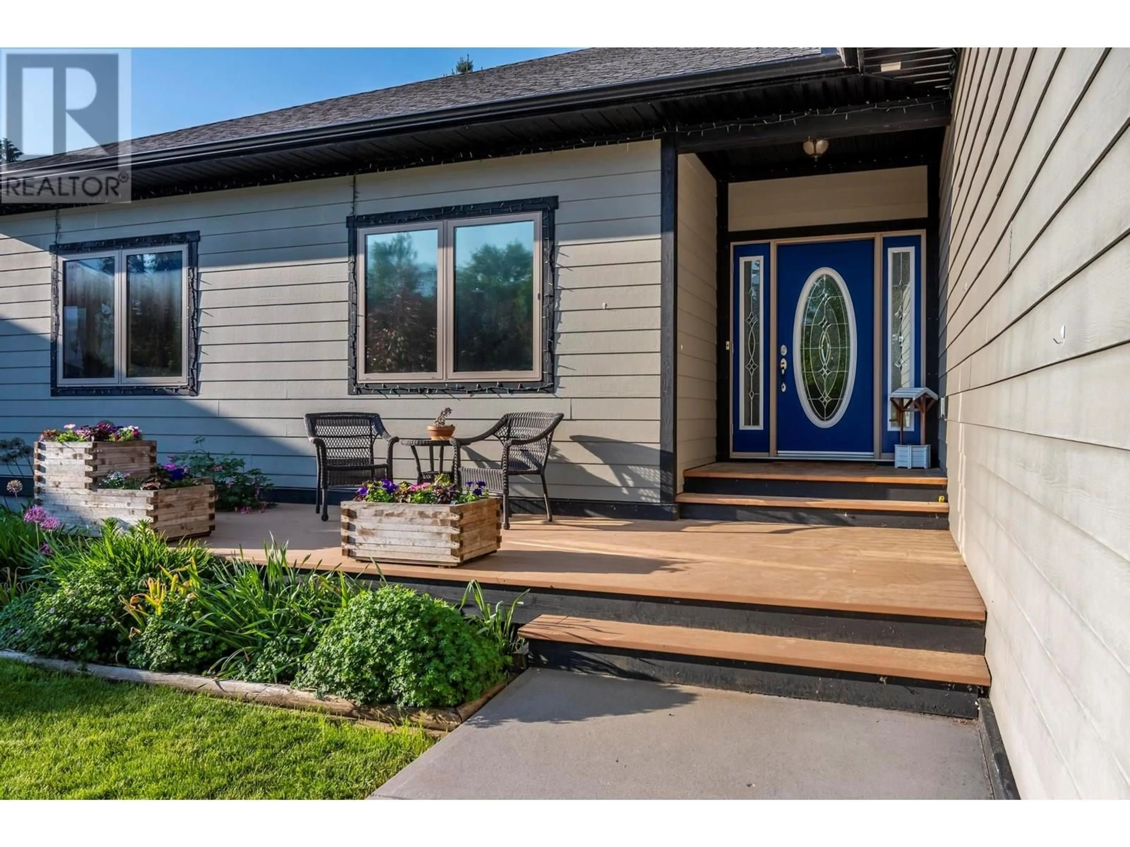 Home with vinyl exterior material, street for 810 12TH STREET SOUTH, Golden British Columbia V0A1H2