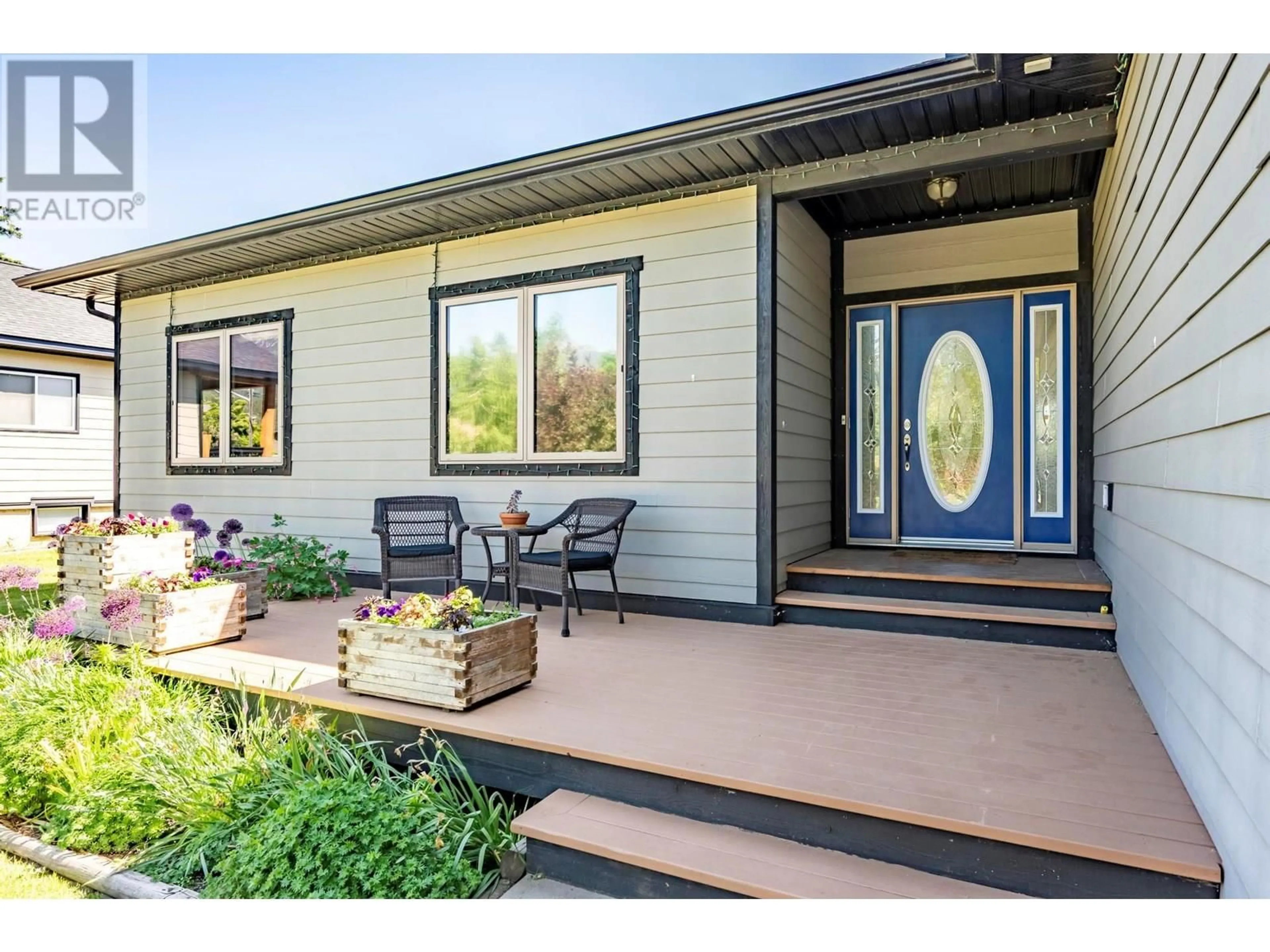 Home with vinyl exterior material, street for 810 12TH STREET SOUTH, Golden British Columbia V0A1H2