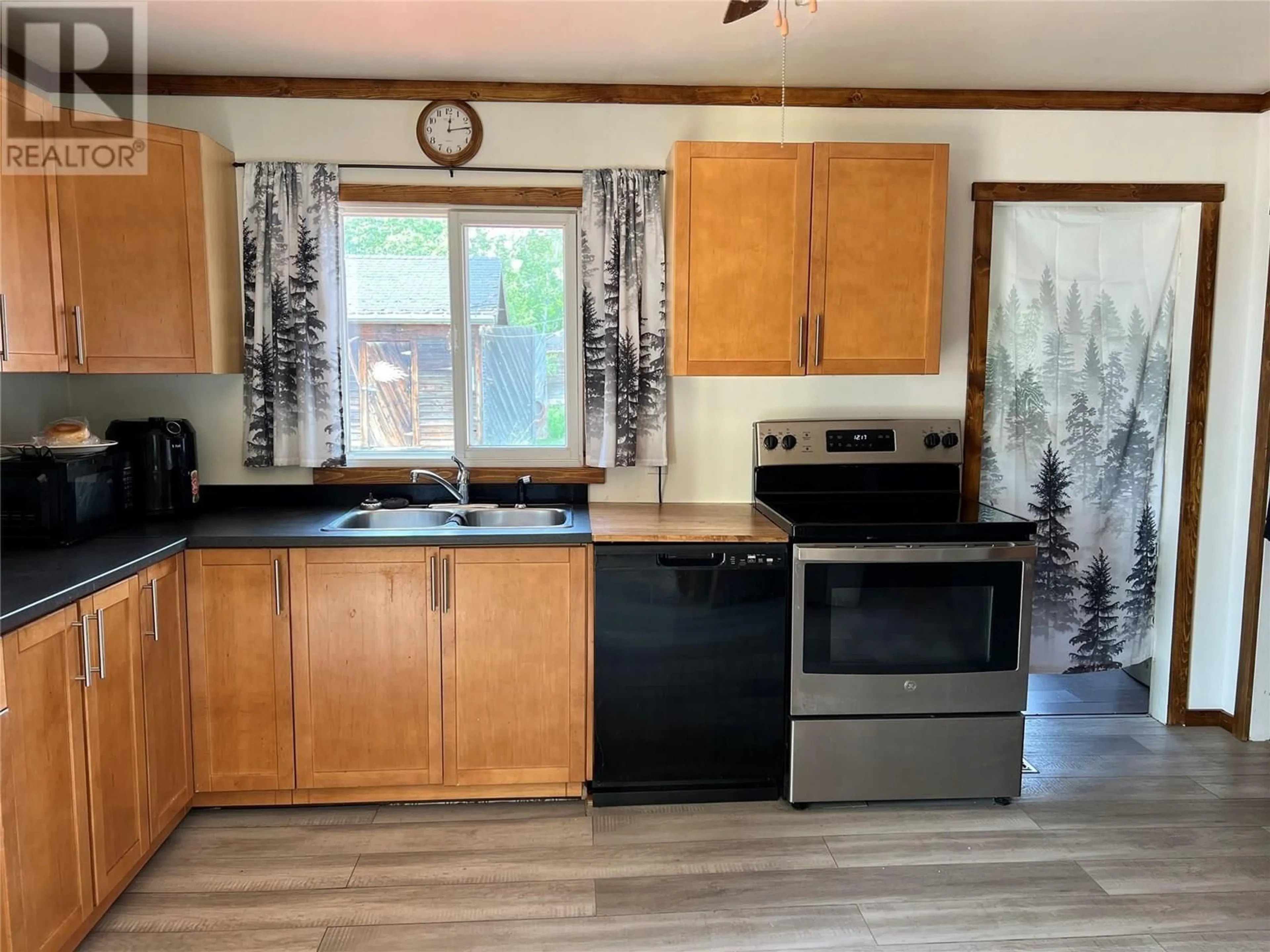 Standard kitchen, wood/laminate floor for 5217 405 STREET, Rolla British Columbia V0C2G0