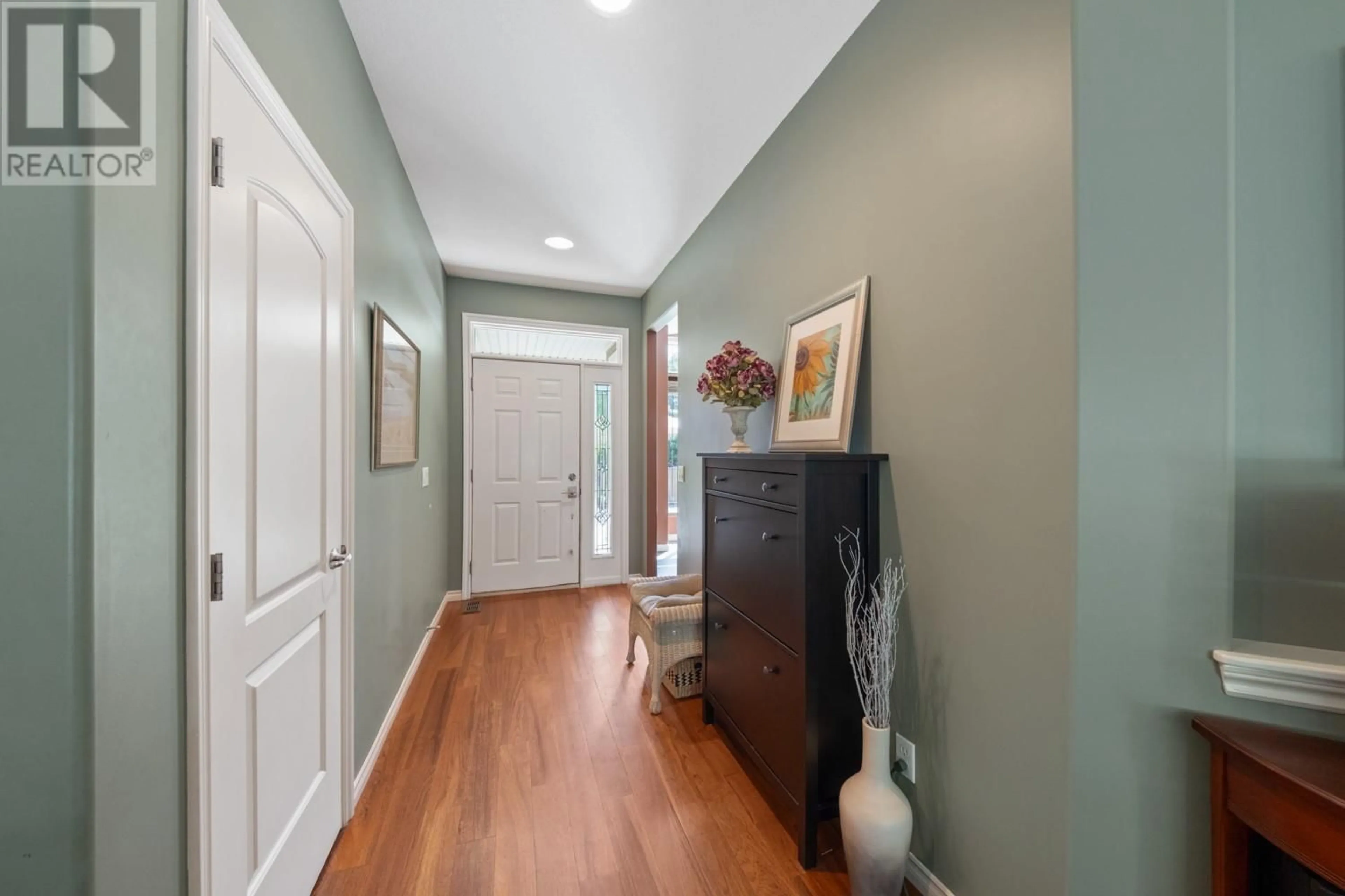 Indoor entryway for 4182 GALLAGHERS BOULEVARD SOUTH, Kelowna British Columbia V1V4X2
