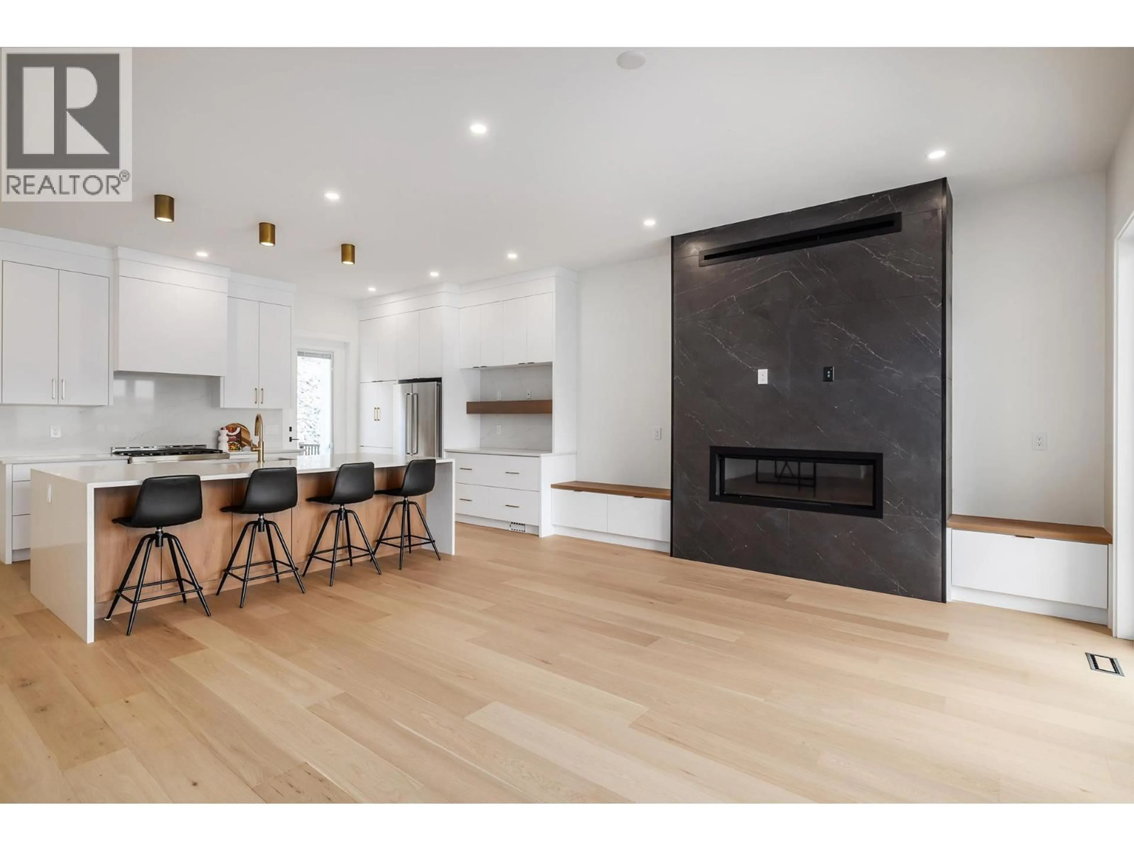 Open concept kitchen, wood/laminate floor for 9849 BEACON HILL DRIVE, Lake Country British Columbia V4V0A9