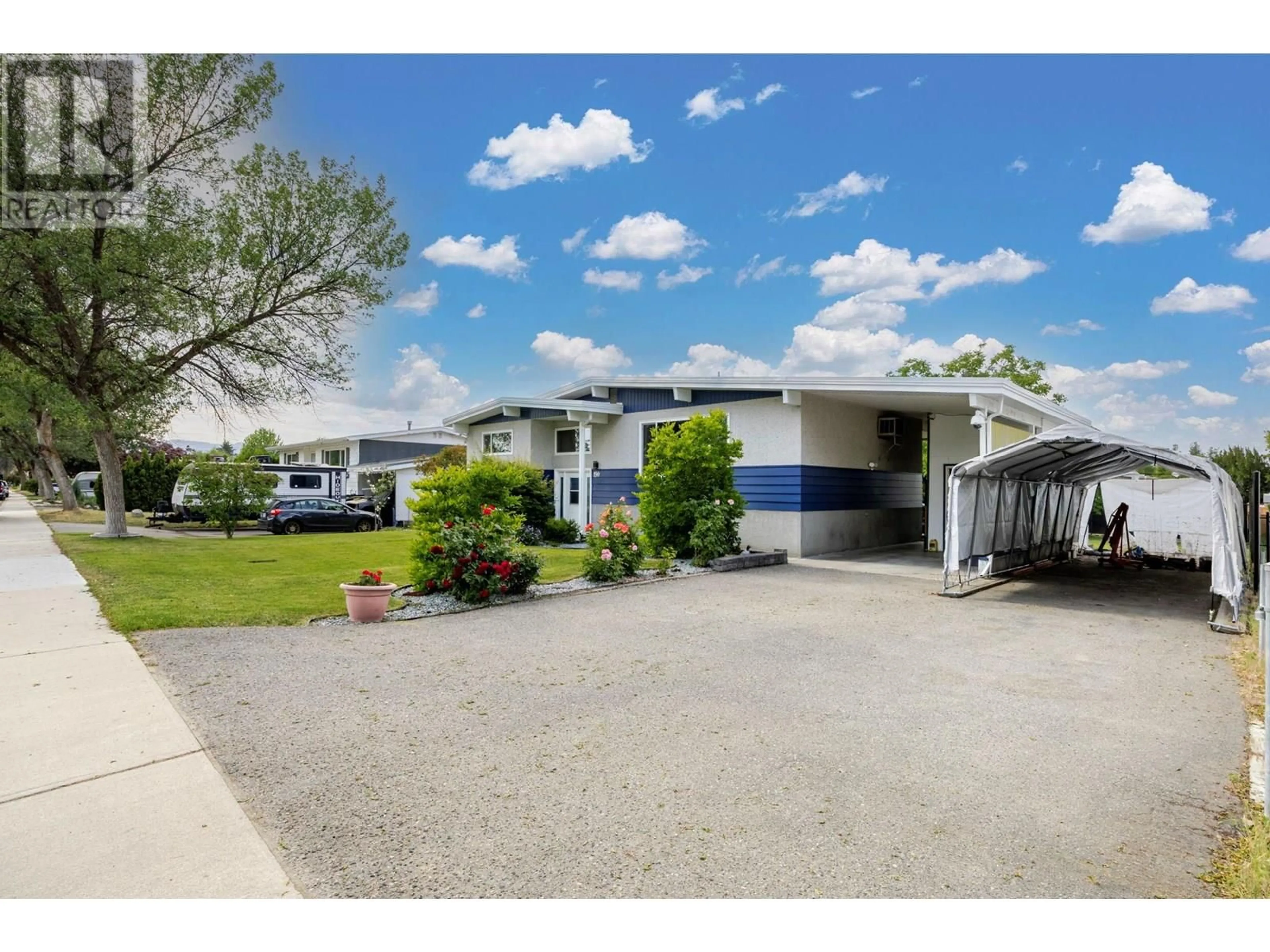 A pic from outside/outdoor area/front of a property/back of a property/a pic from drone, street for 190 BENCHVIEW ROAD, Kelowna British Columbia V1X1M5