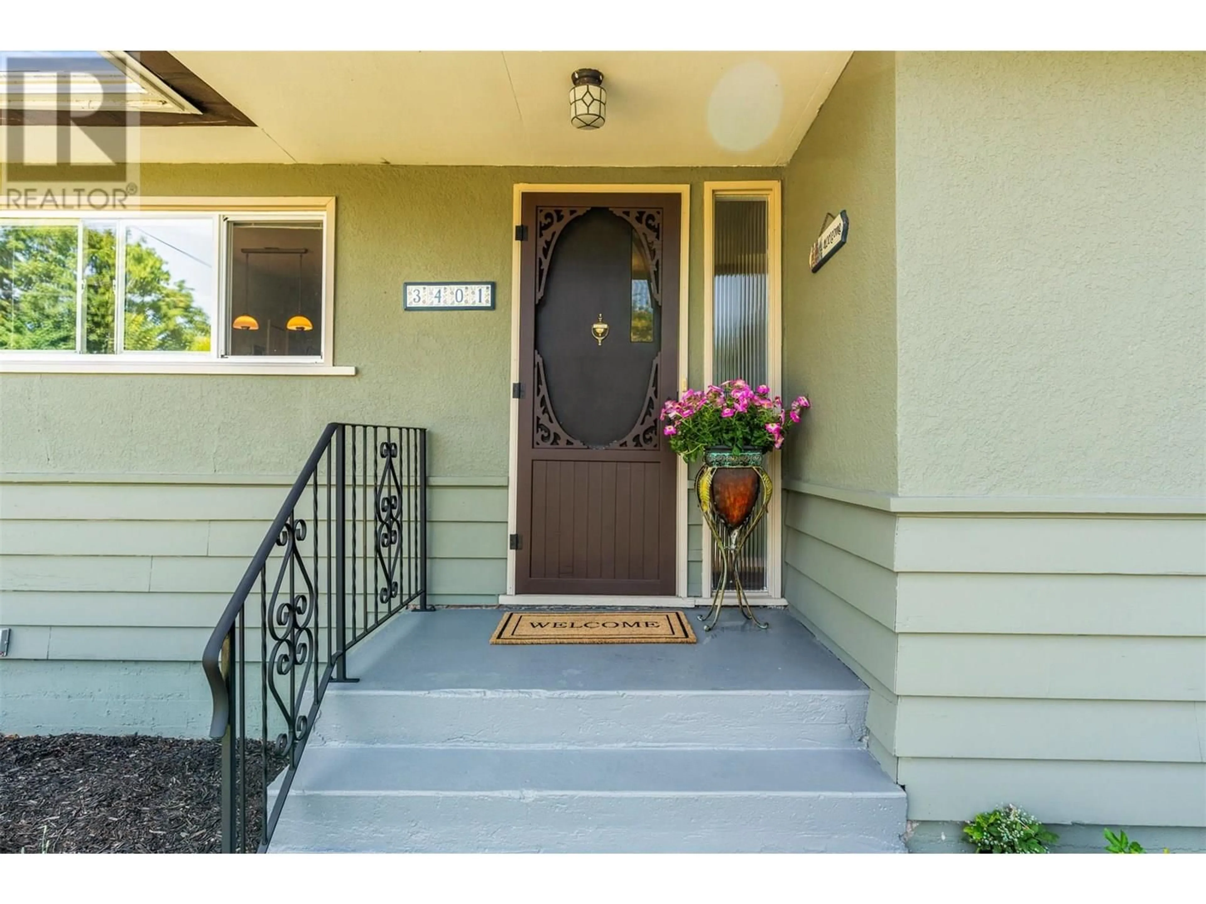 Indoor entryway for 3401 20 STREET, Vernon British Columbia V1T4C6