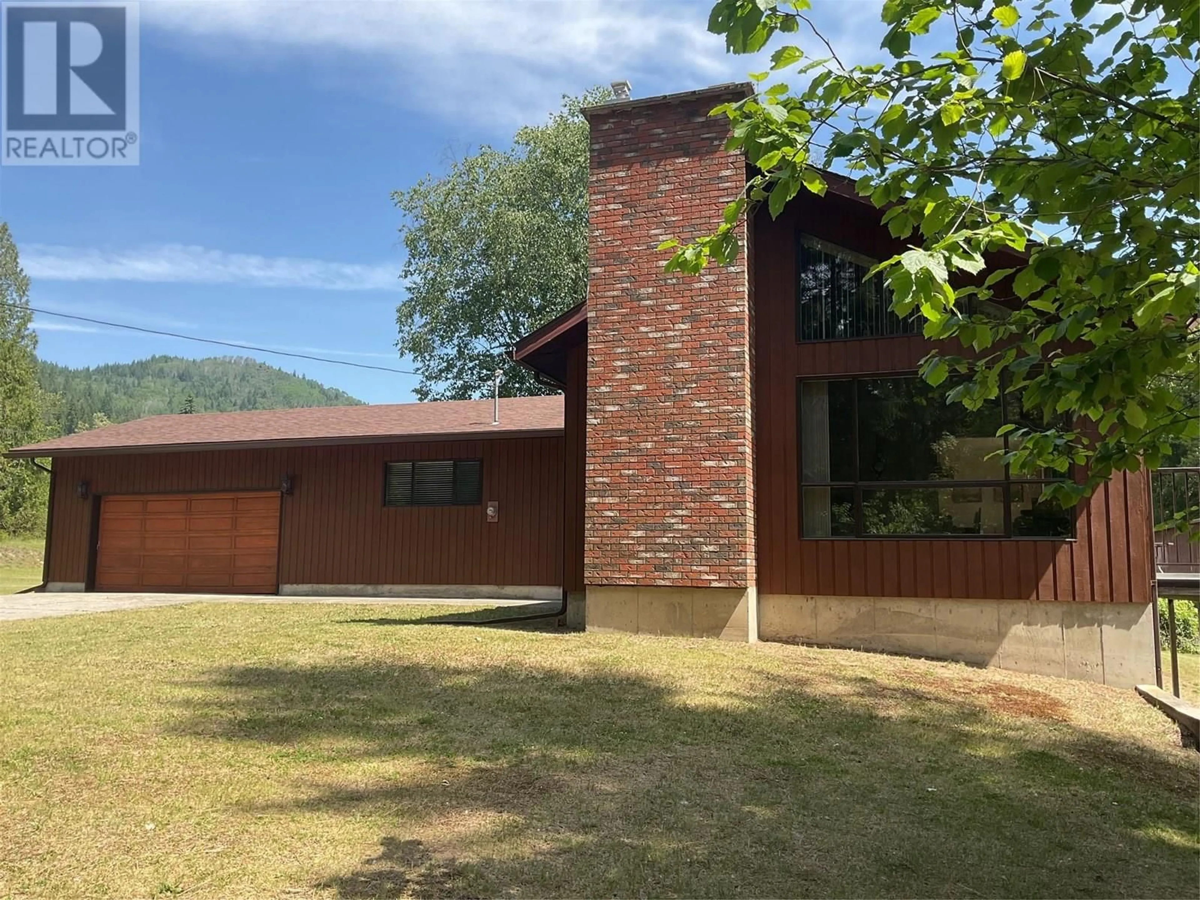 Home with brick exterior material, mountain view for 1374 HIGHWAY 3B OTHER, Montrose British Columbia V0G1P0