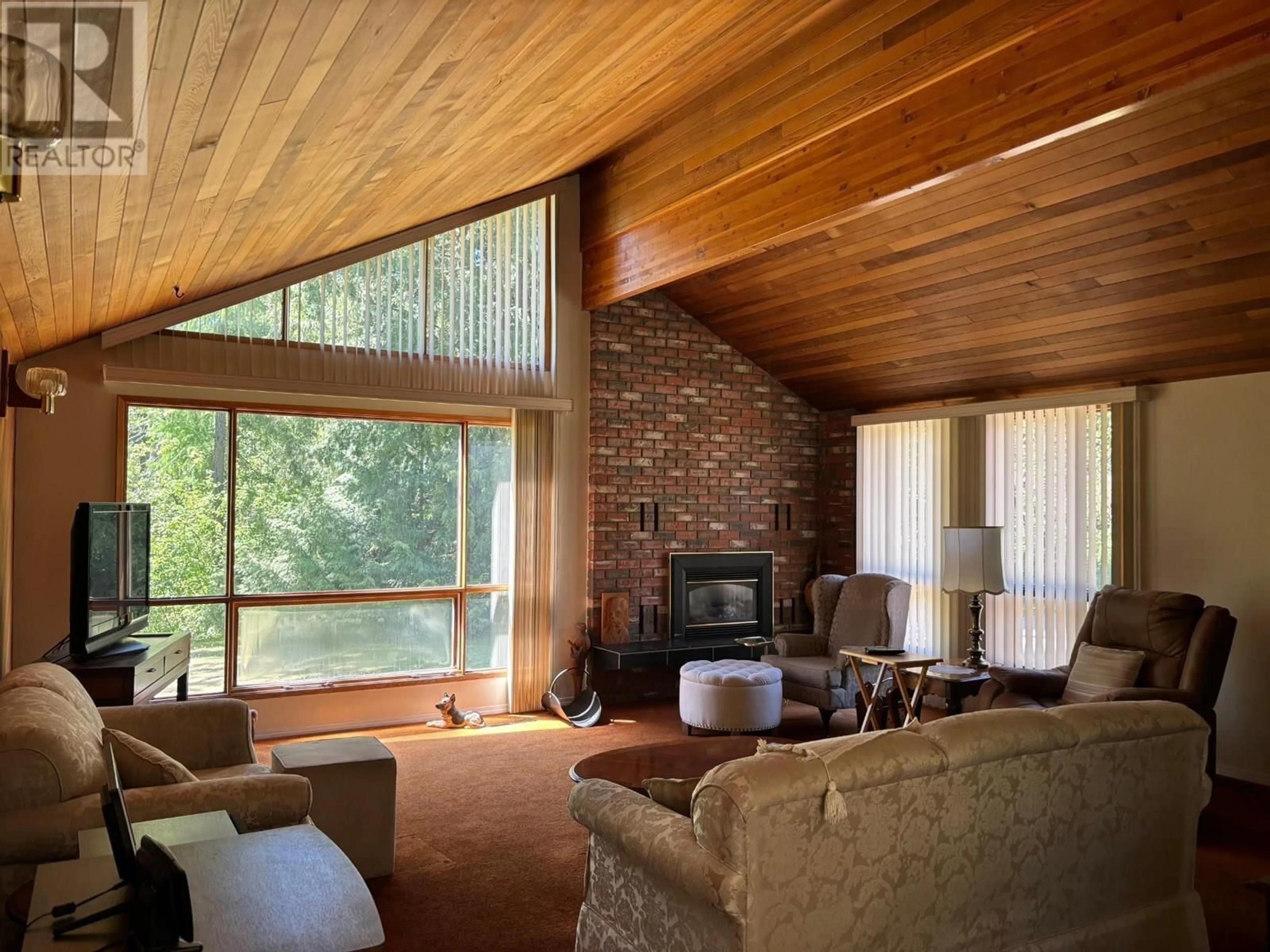 Living room with furniture, unknown for 1374 HIGHWAY 3B OTHER, Montrose British Columbia V0G1P0