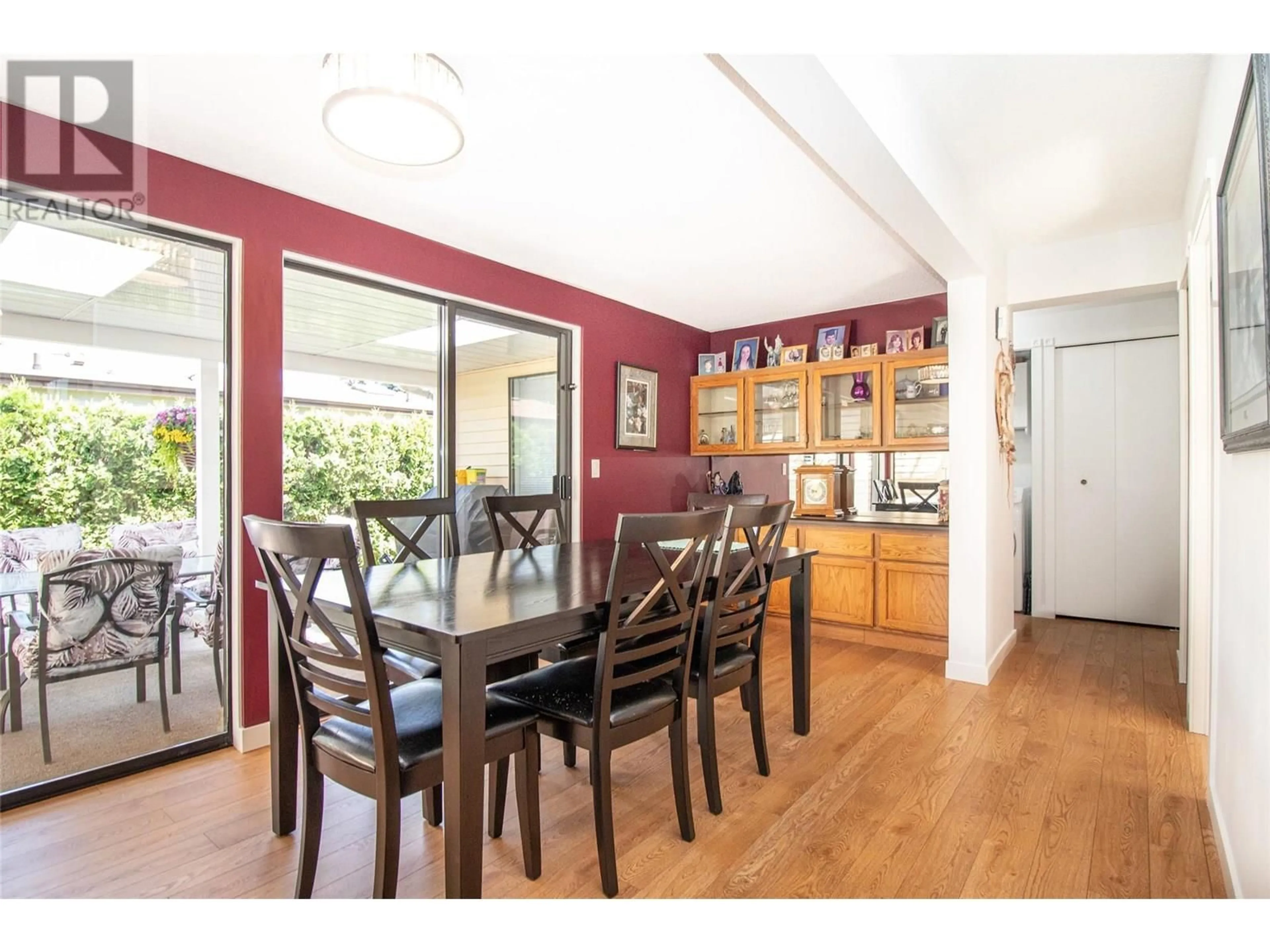 Dining room, wood/laminate floor for 118 - 1255 RAYMER AVENUE, Kelowna British Columbia V1W3S3
