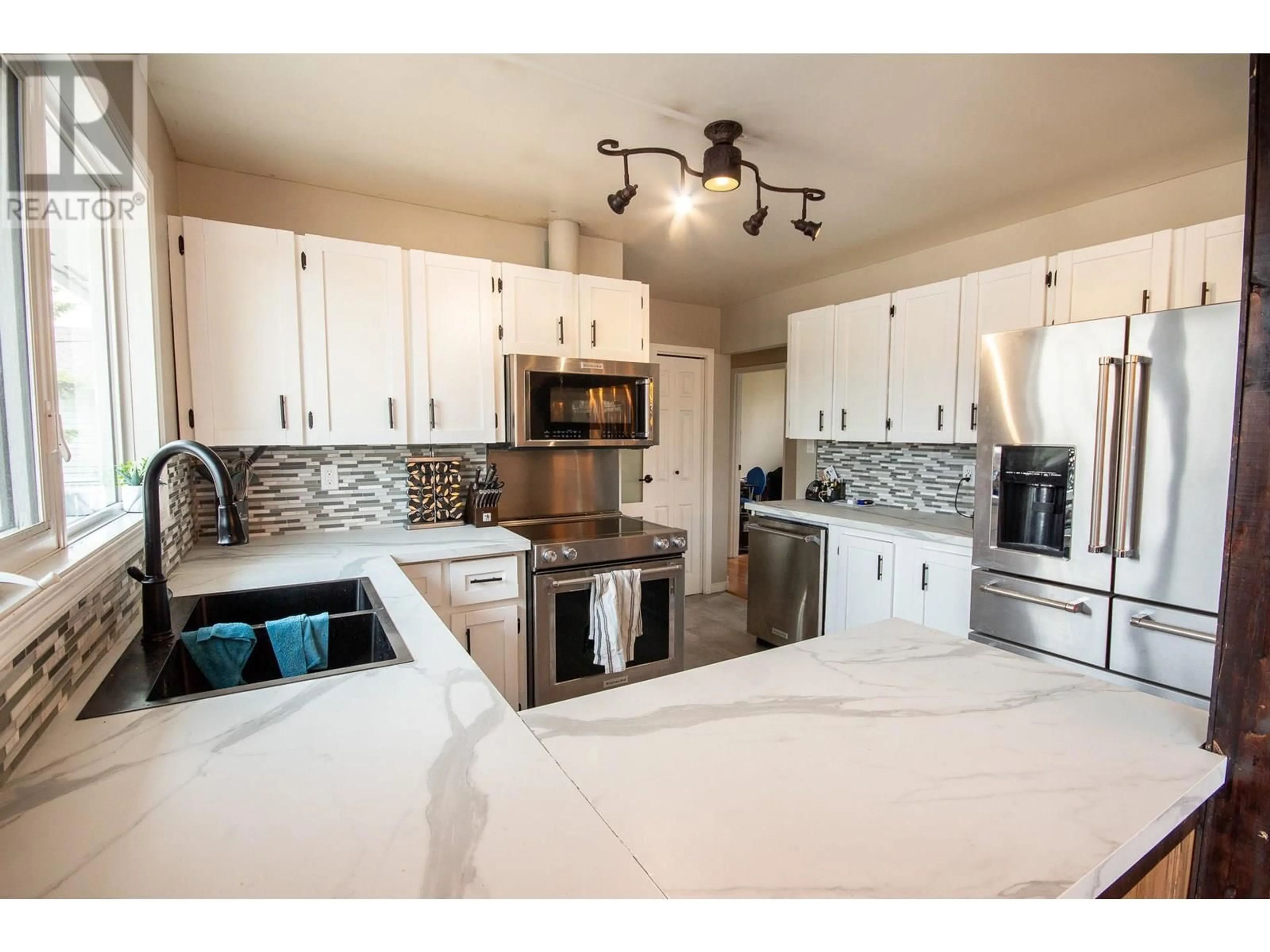 Open concept kitchen, ceramic/tile floor for 10748 18 STREET, Dawson Creek British Columbia V1G4E2
