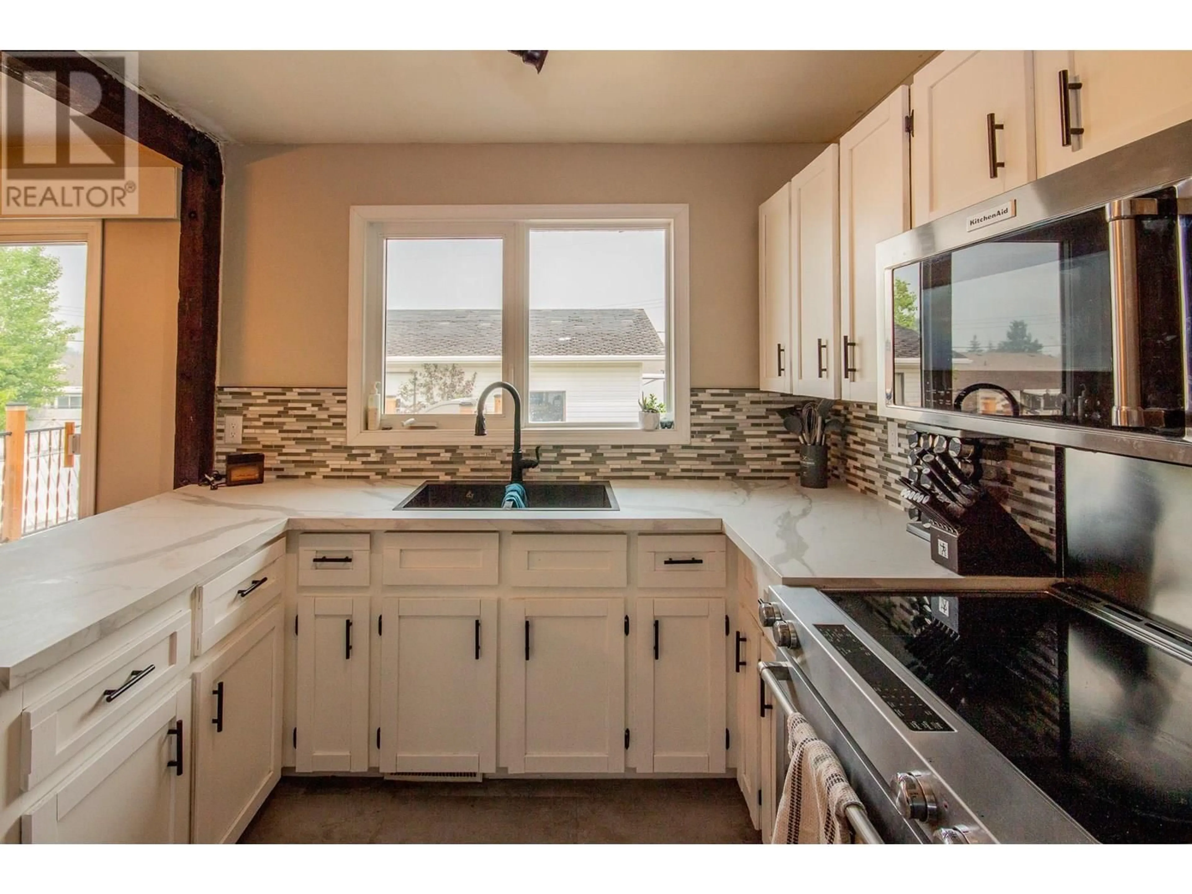 Open concept kitchen, ceramic/tile floor for 10748 18 STREET, Dawson Creek British Columbia V1G4E2