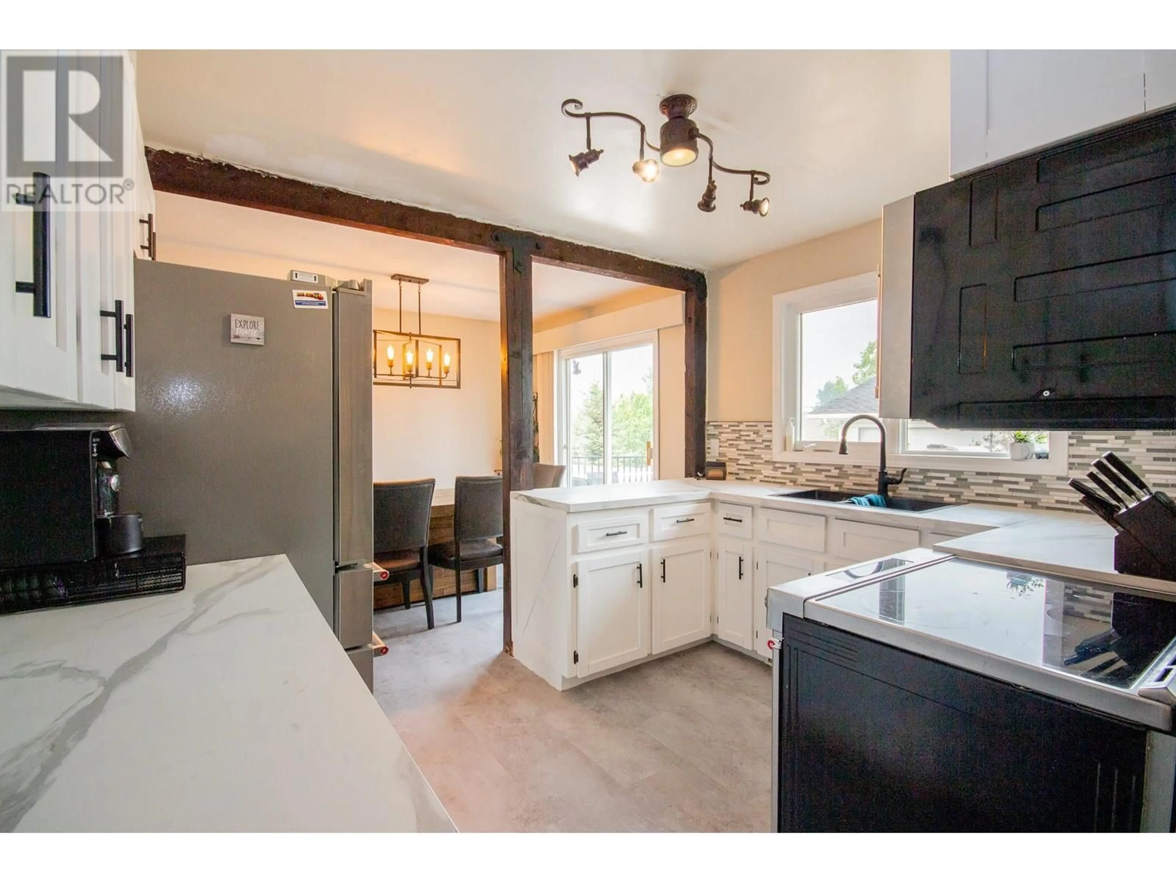 Open concept kitchen, unknown for 10748 18 STREET, Dawson Creek British Columbia V1G4E2