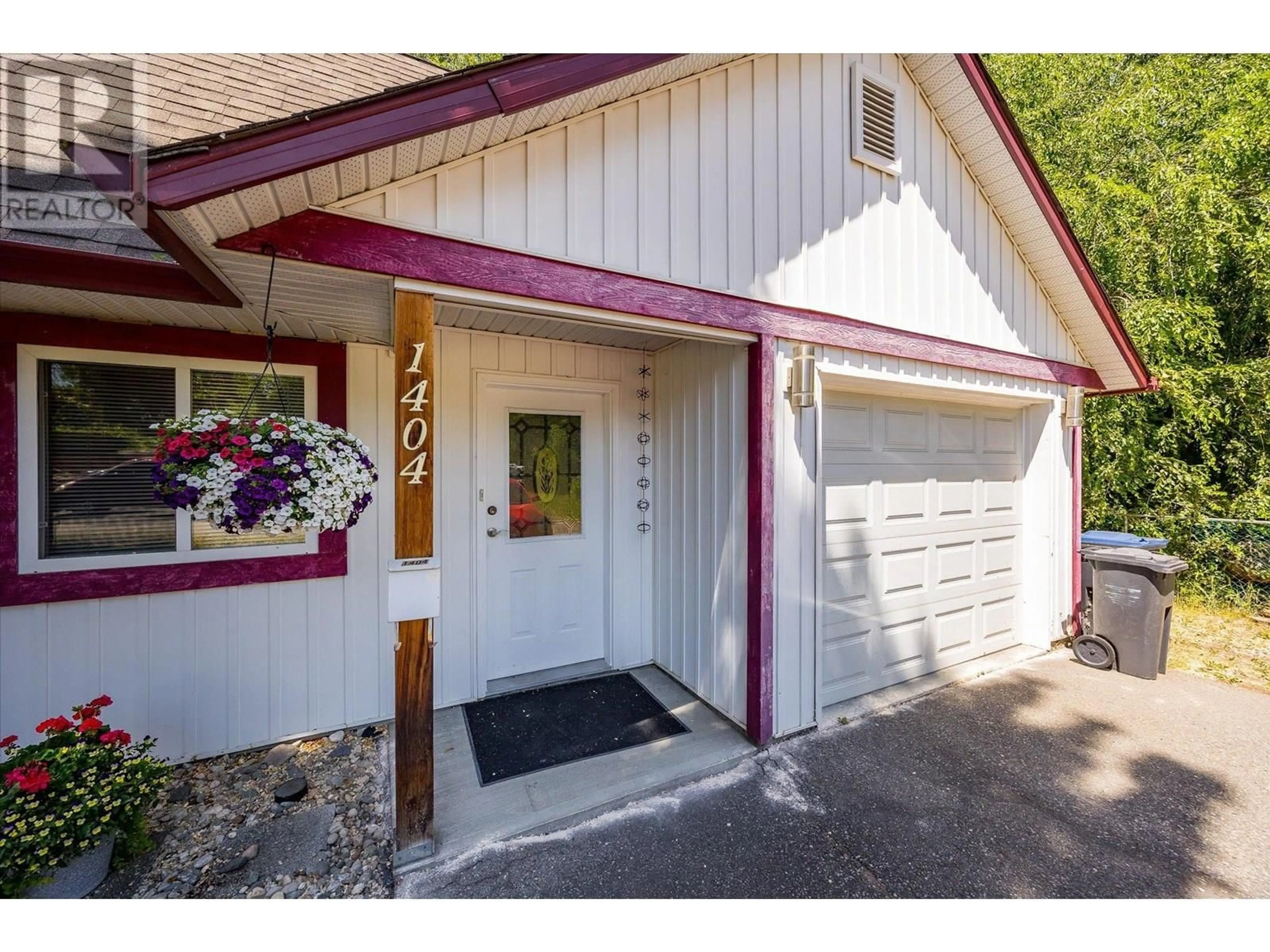 Indoor garage for 1404 INKAR ROAD, Kelowna British Columbia V1Y8H7