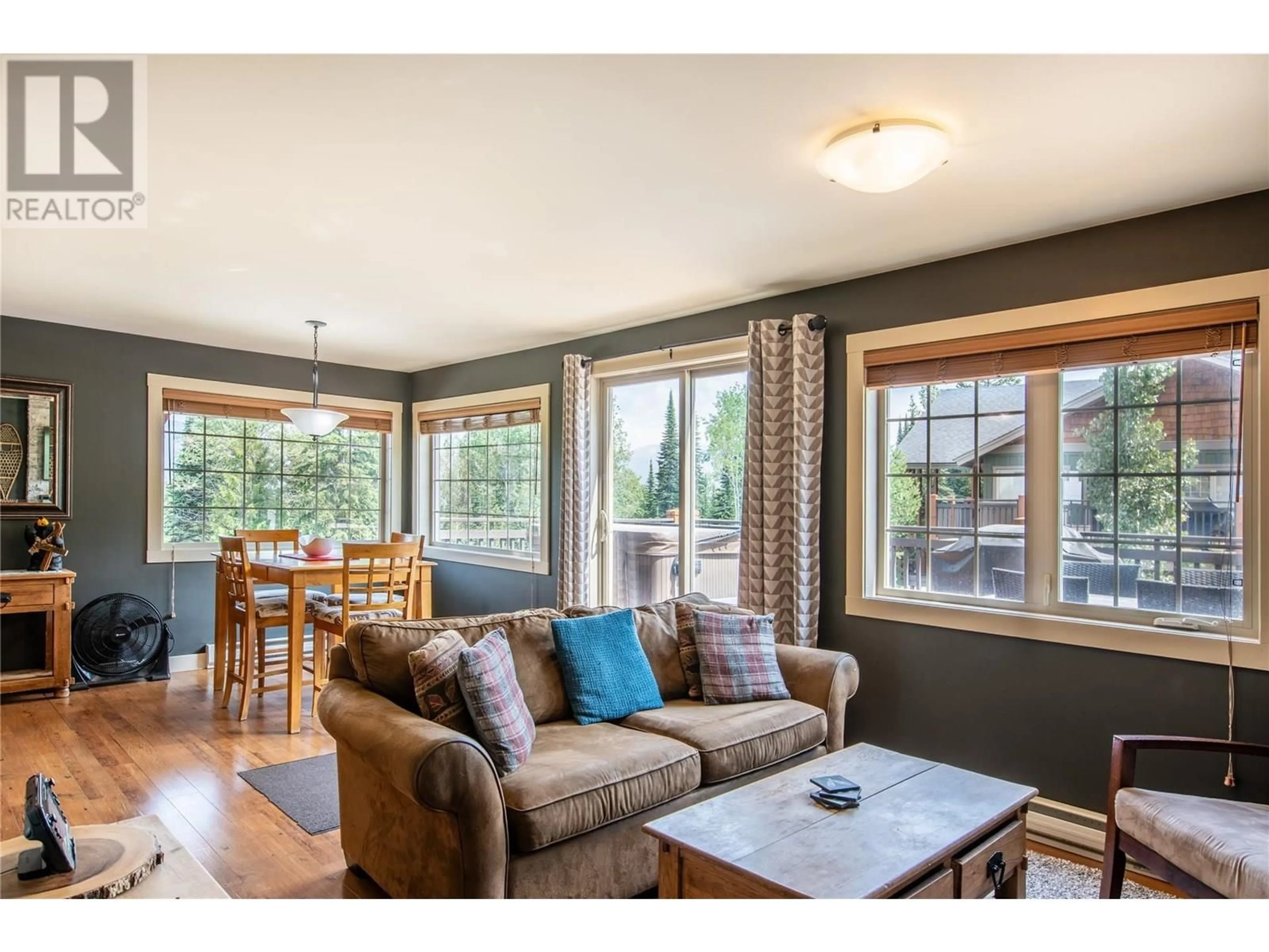 Living room with furniture, wood/laminate floor for 35 - 1304 KAUFMANN VIEW, Golden British Columbia V0A1H0