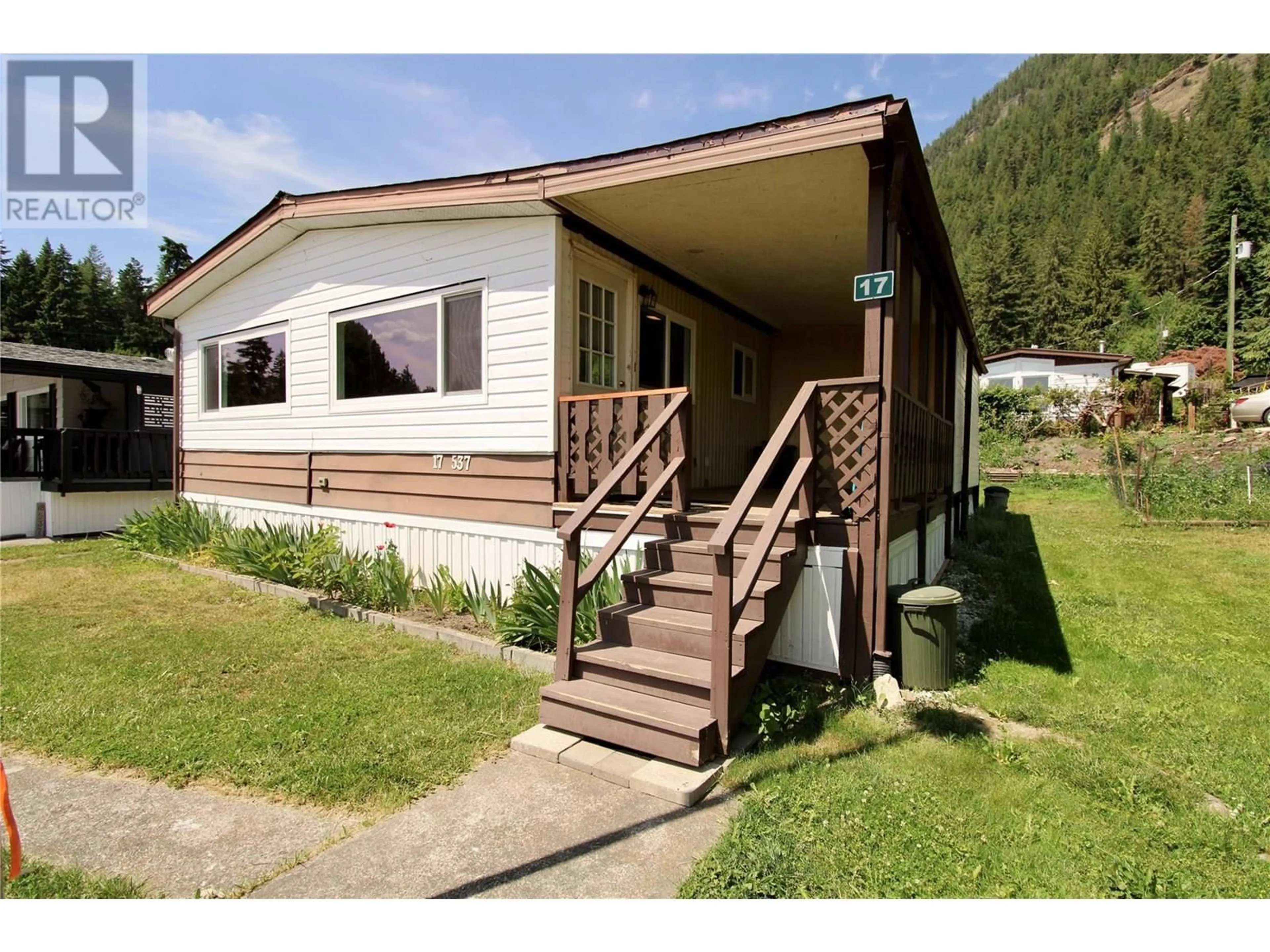 Home with vinyl exterior material, street for 17 - 537 BEGBIE ROAD, Tappen British Columbia V0E2X1