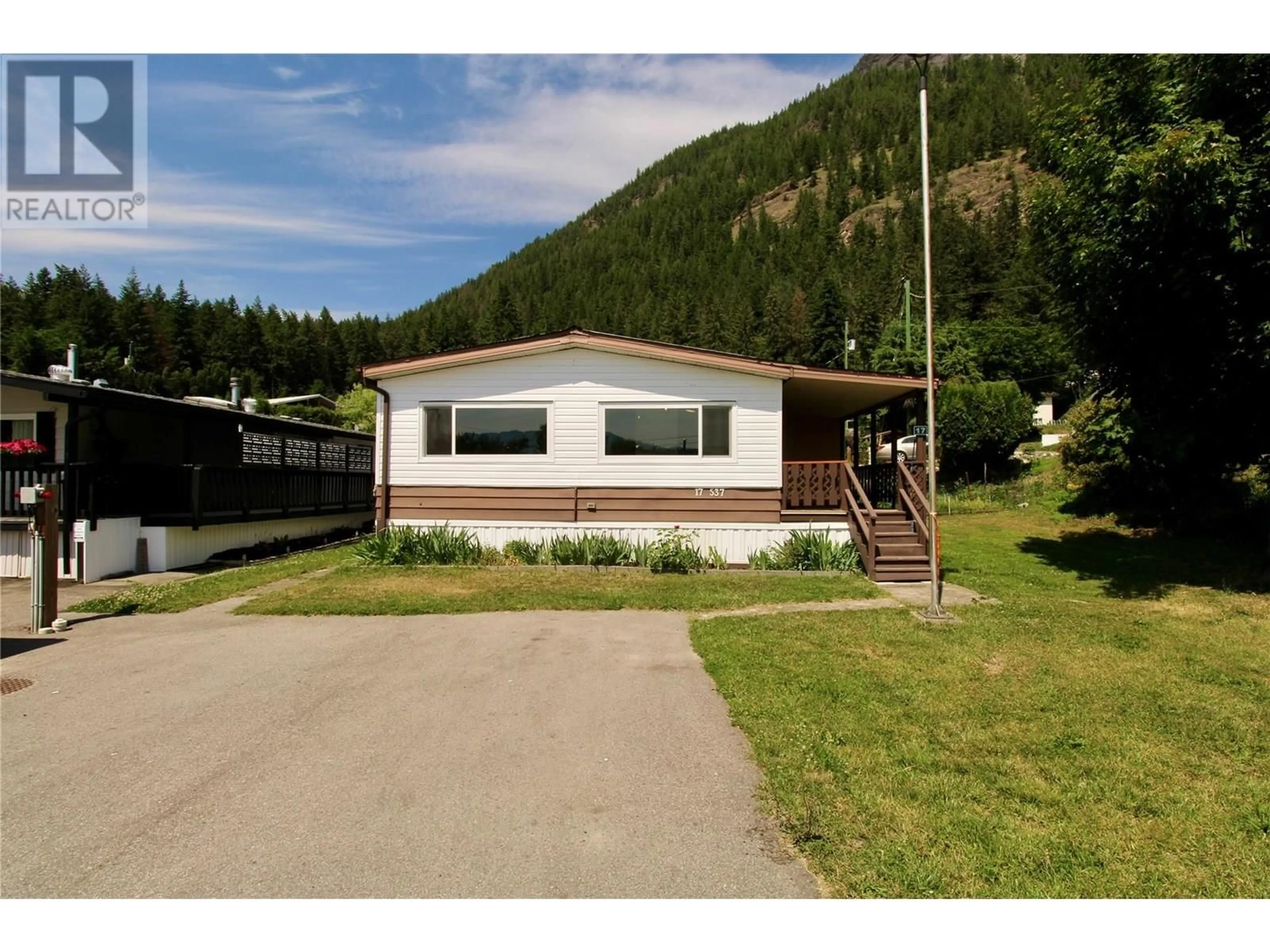 Home with vinyl exterior material, unknown for 17 - 537 BEGBIE ROAD, Tappen British Columbia V0E2X1