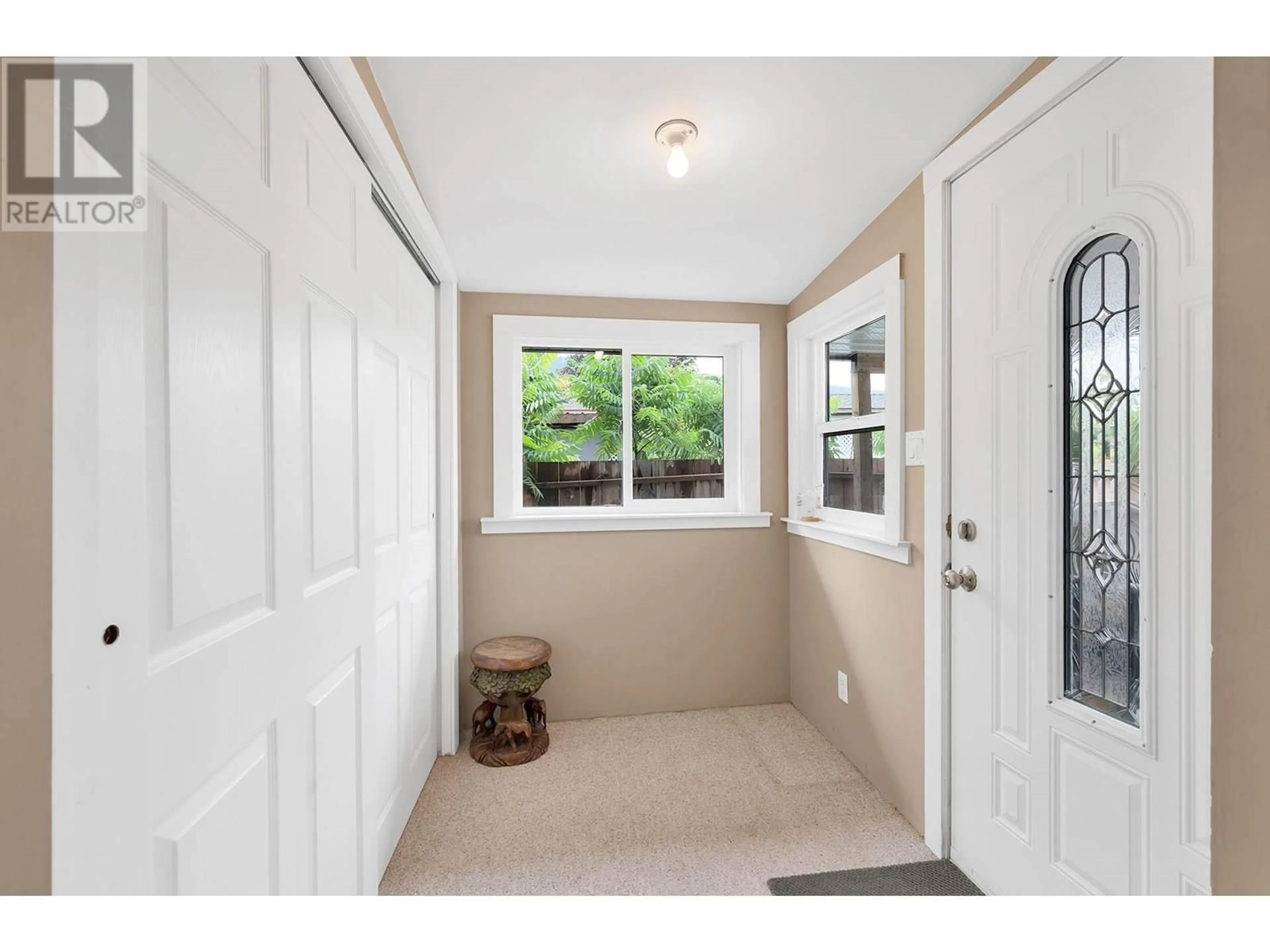 Indoor entryway for A2 - 220 G & M ROAD, Kamloops British Columbia V2A1A4