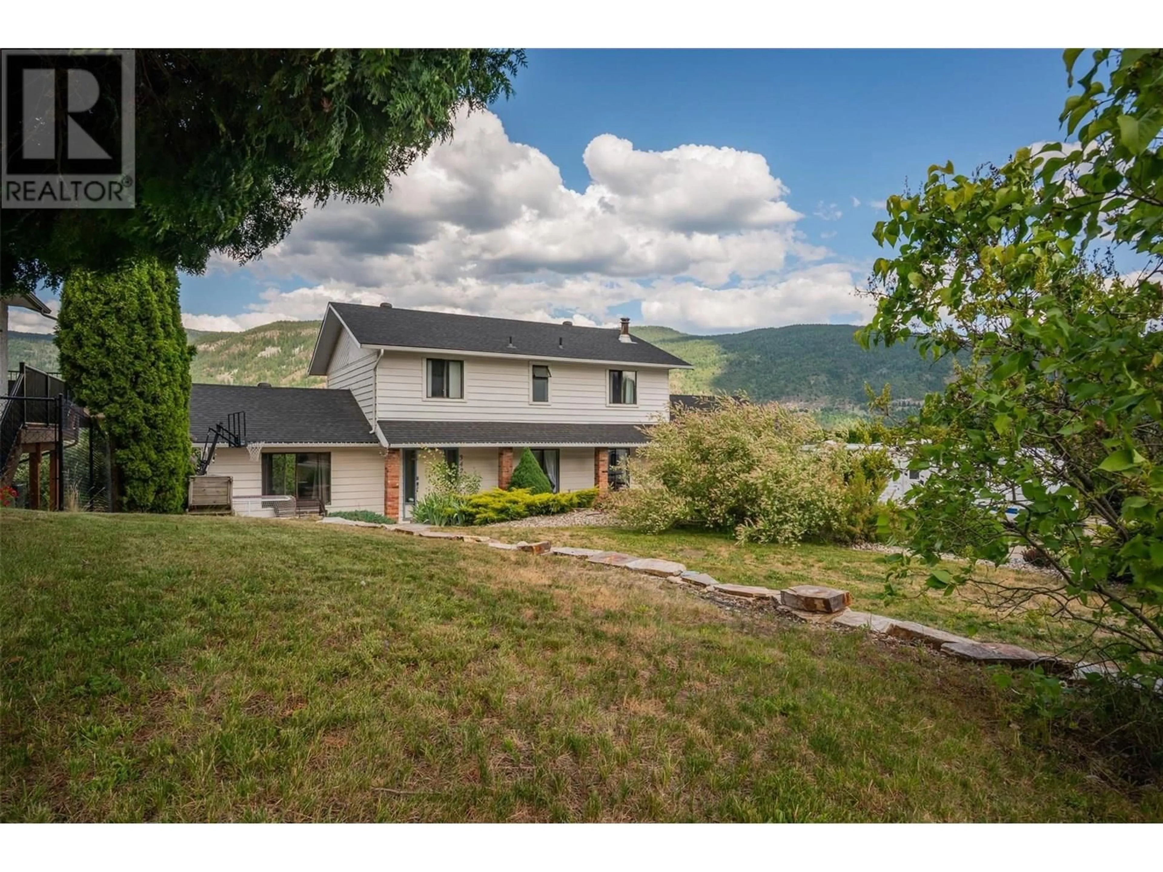 A pic from outside/outdoor area/front of a property/back of a property/a pic from drone, mountain view for 3421 SOUTHRIDGE DRIVE, Castlegar British Columbia V1N3X7