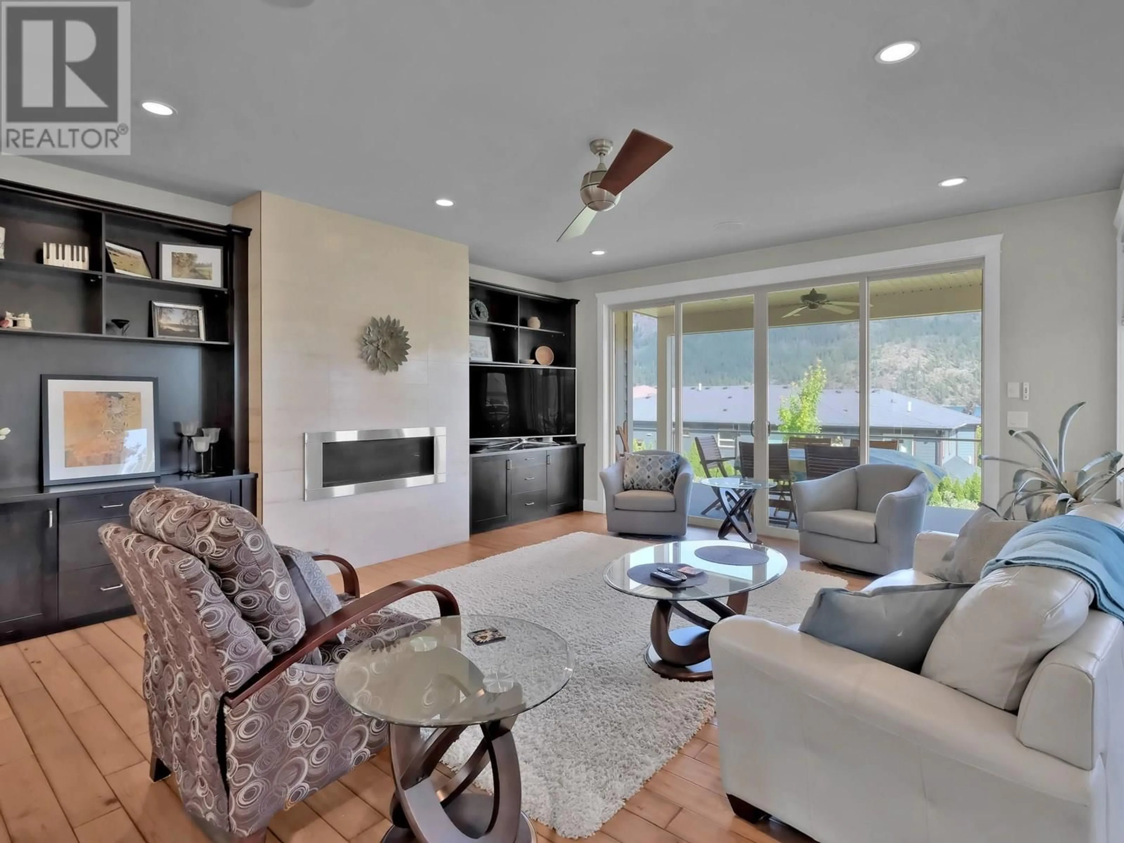 Living room with furniture, wood/laminate floor for 16 - 18451 CRYSTAL WATERS ROAD, Lake Country British Columbia V4V2G2