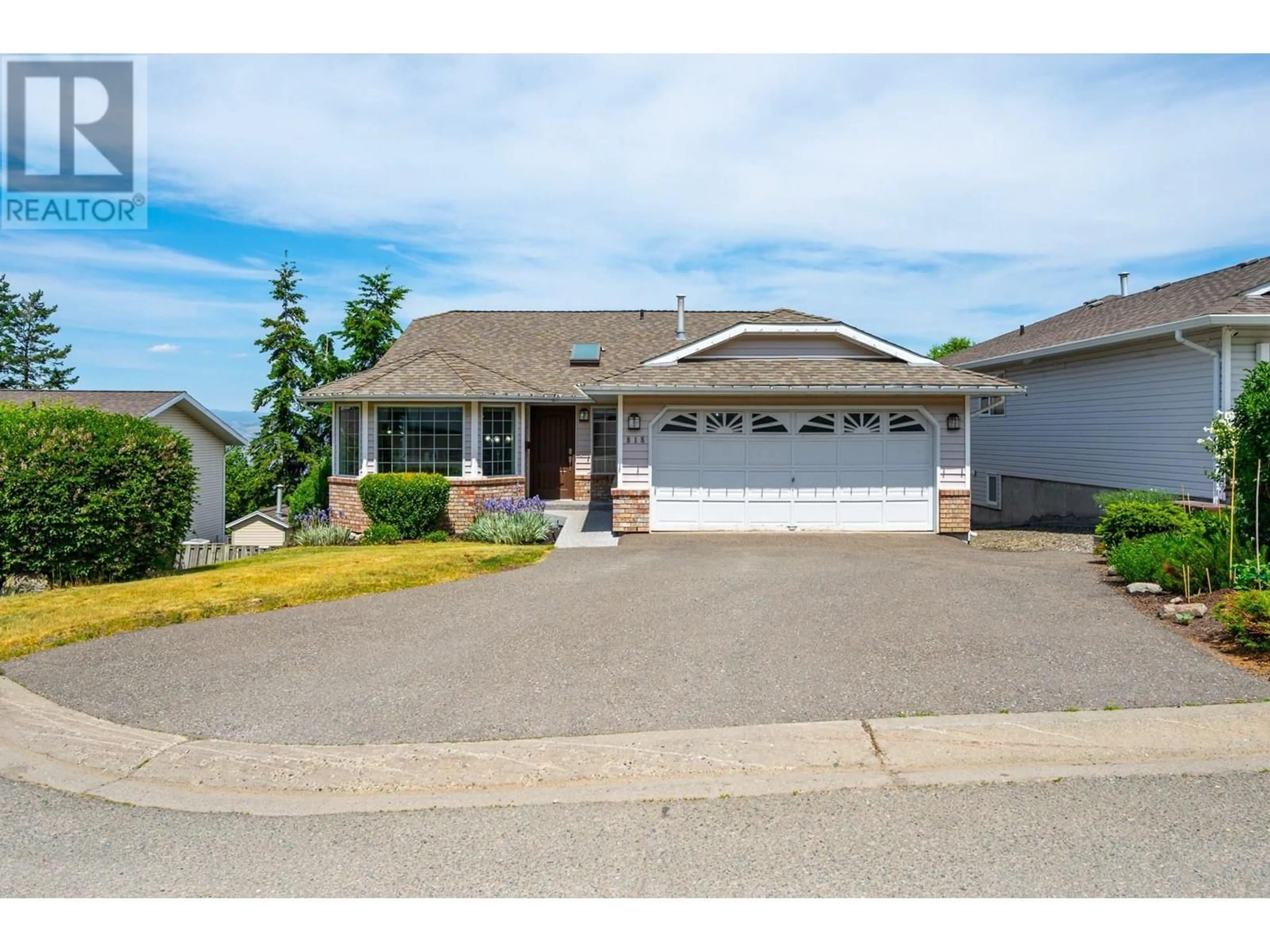 Home with vinyl exterior material, street for 818 GREYBRIAR COURT, Kamloops British Columbia V1S1K5