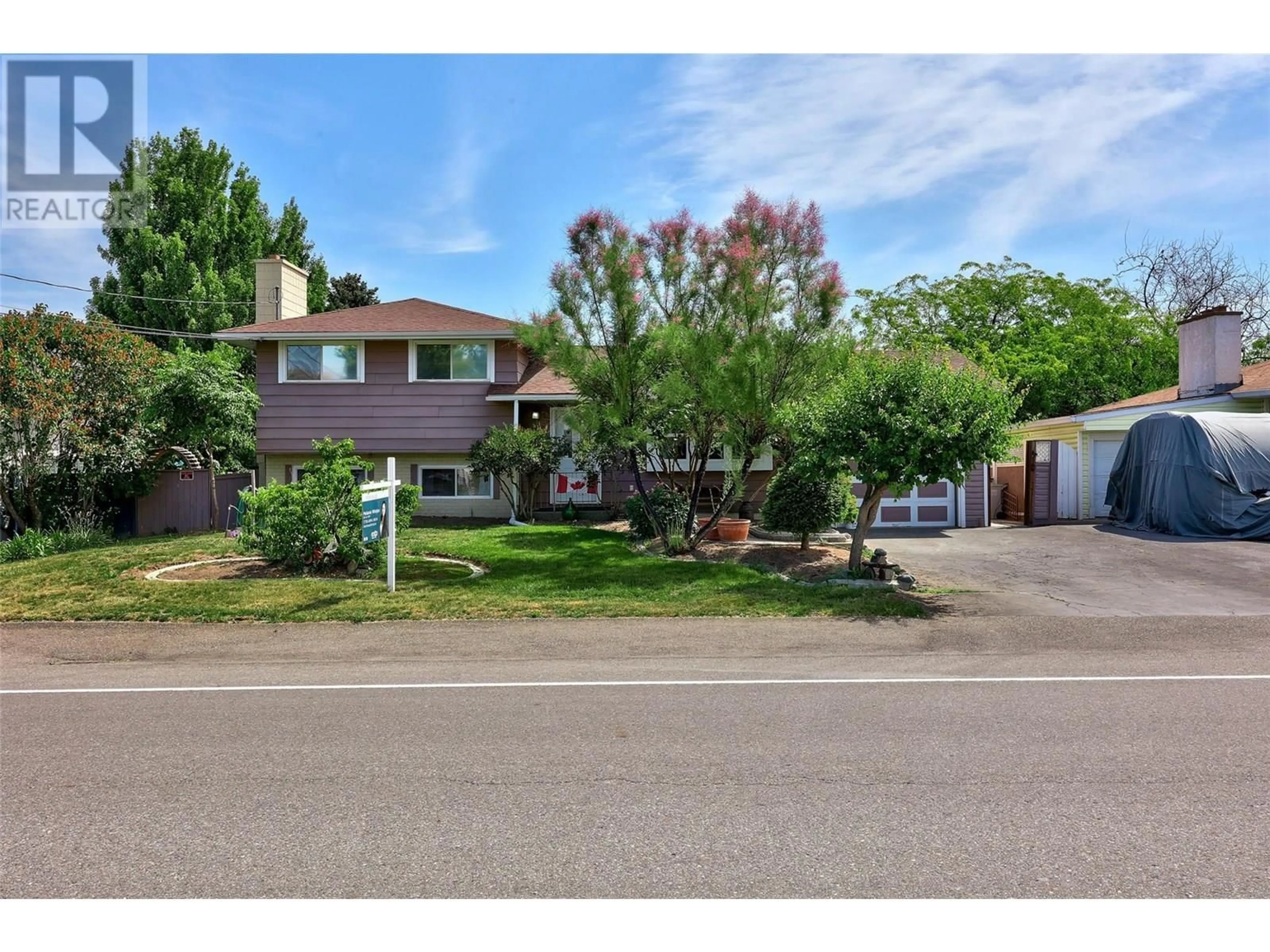 A pic from outside/outdoor area/front of a property/back of a property/a pic from drone, street for 1027 NICOLANI DRIVE, Kamloops British Columbia V2B5B4