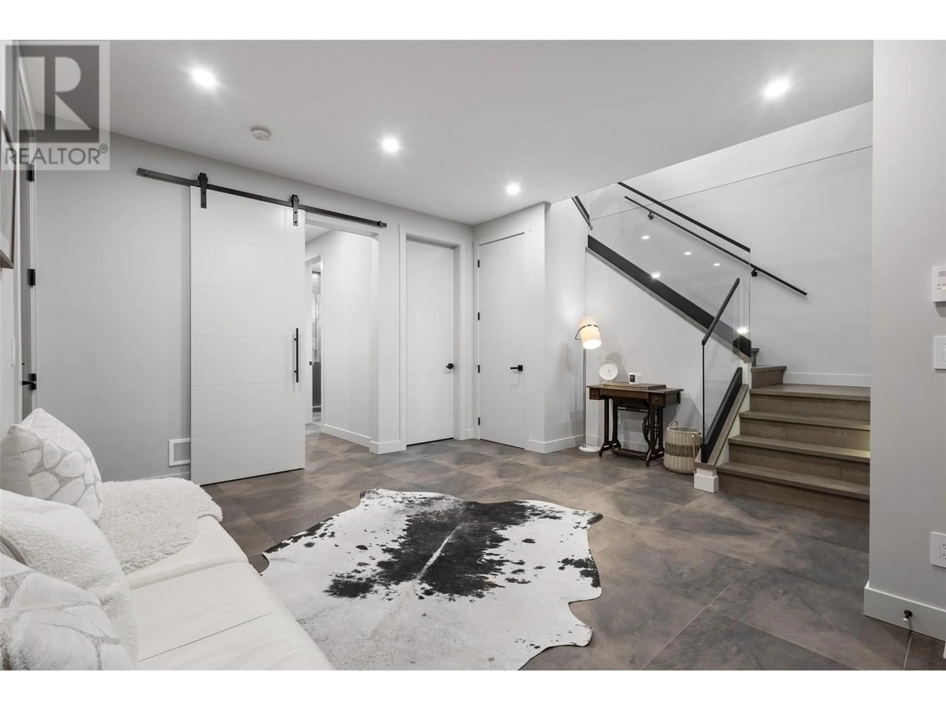 Indoor entryway for 3617 MAIDEN GRASS COURT, Kelowna British Columbia V4V1N4
