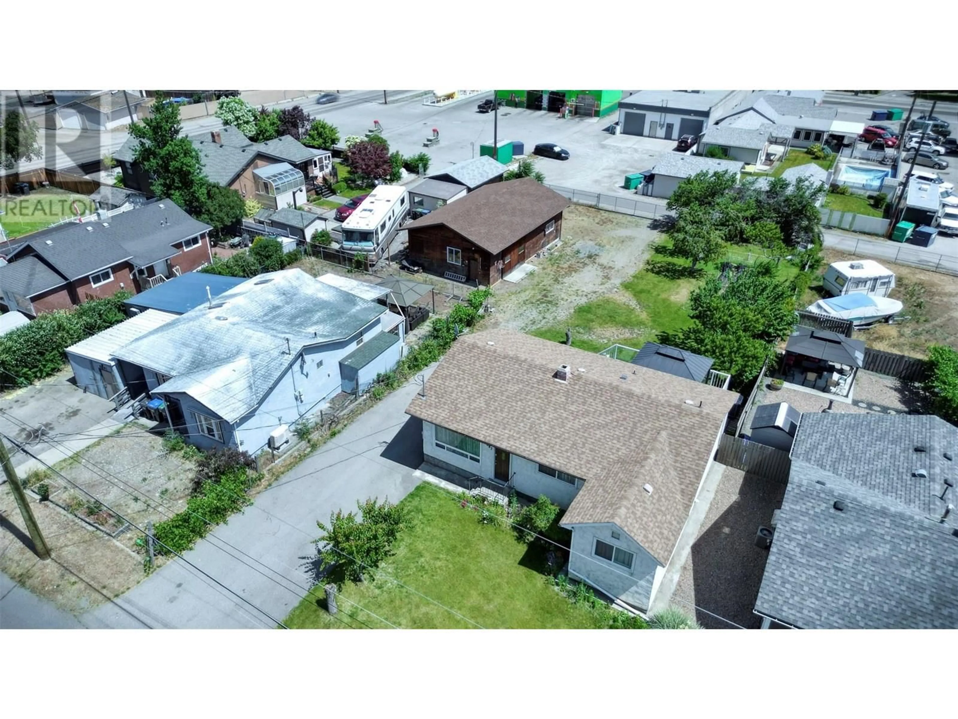 A pic from outside/outdoor area/front of a property/back of a property/a pic from drone, street for 5887 OKANAGAN STREET STREET, Oliver British Columbia V0H1T0