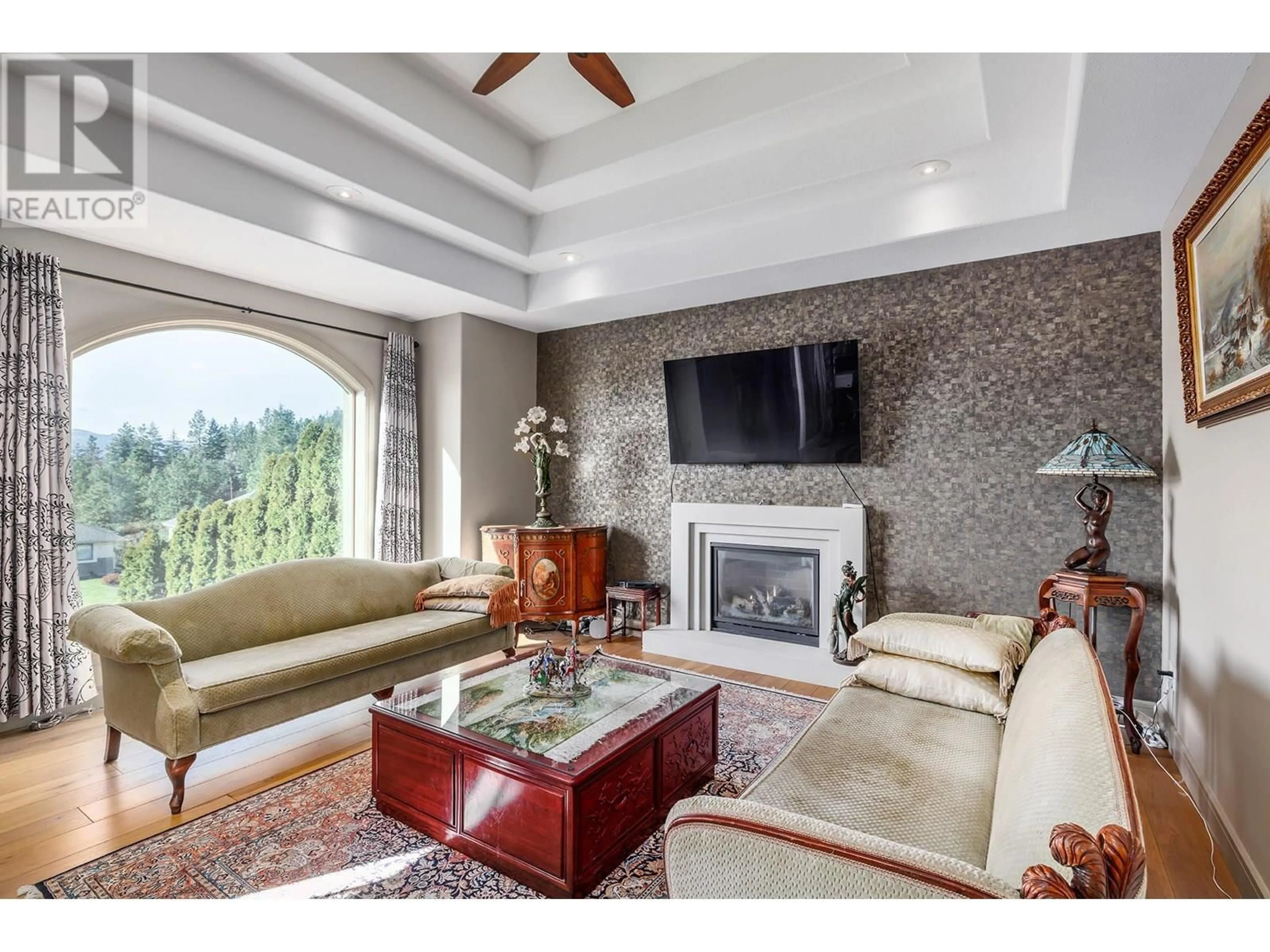 Living room with furniture, unknown for 2376 NAHANNI COURT, Kelowna British Columbia V1V1N1