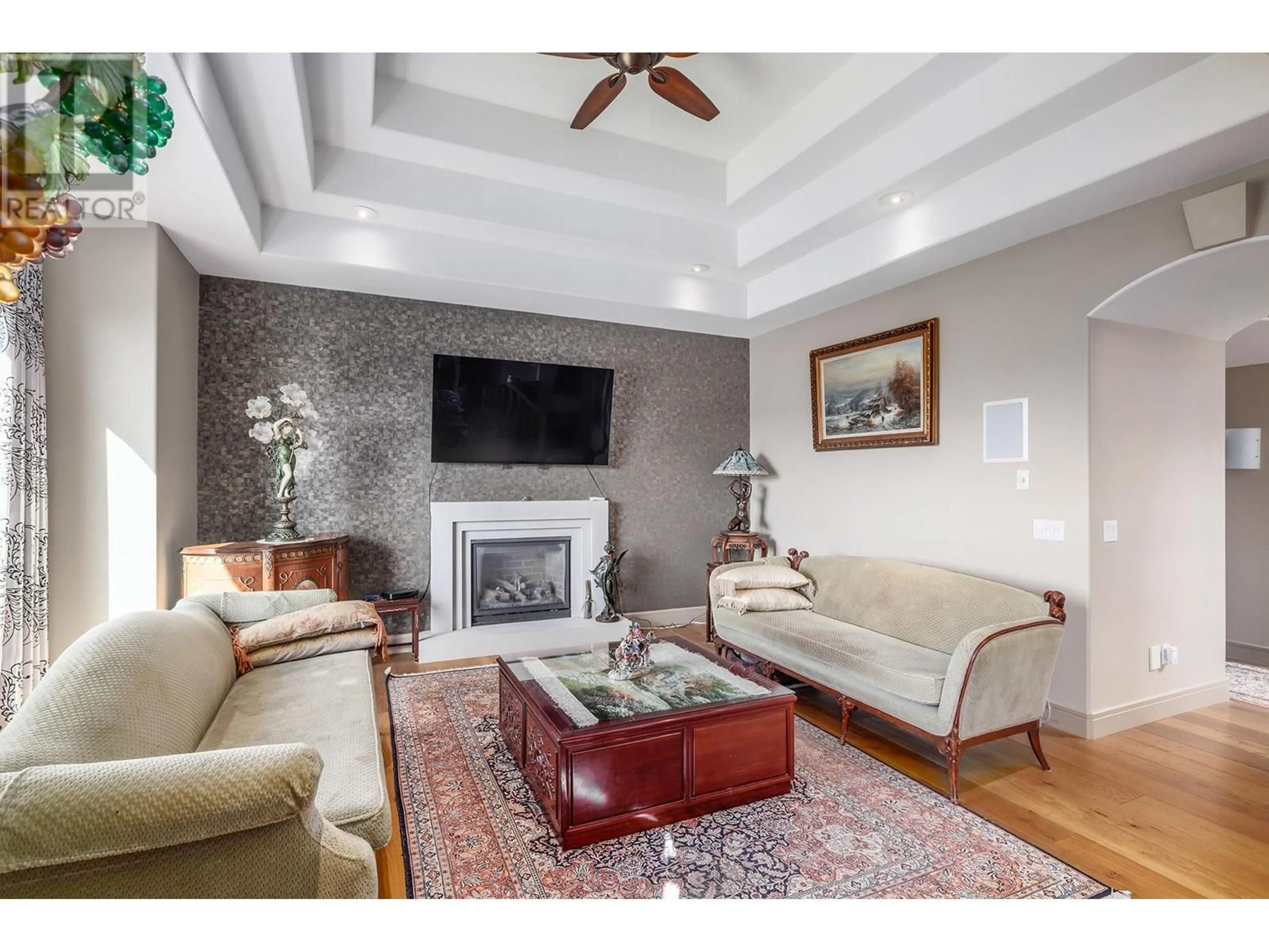 Living room with furniture, unknown for 2376 NAHANNI COURT, Kelowna British Columbia V1V1N1