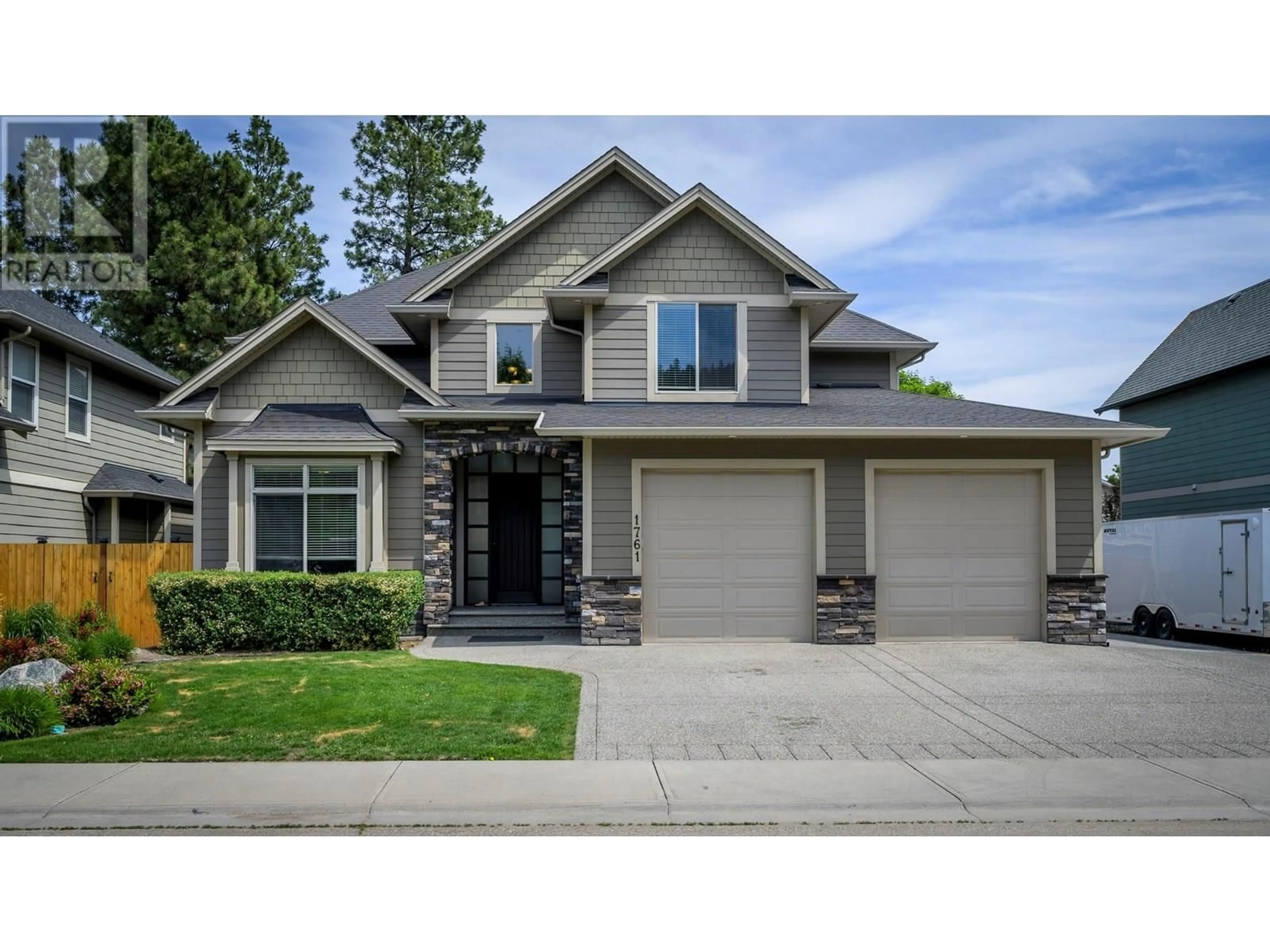 Home with vinyl exterior material, street for 1761 PINEGRASS STREET, Kamloops British Columbia V1S2B6