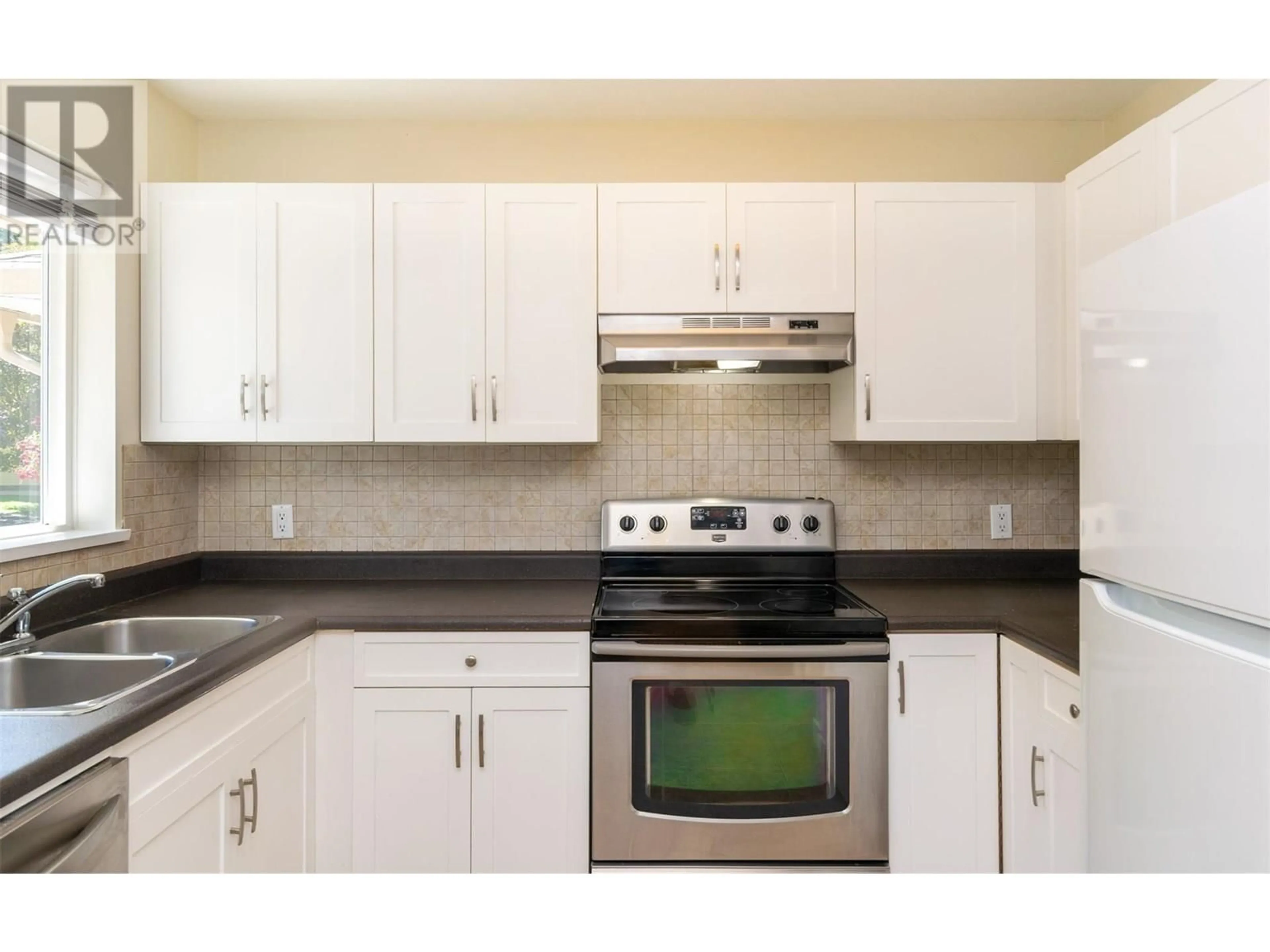 Standard kitchen, unknown for 211 - 831 2 STREET SOUTHEAST, Salmon Arm British Columbia V1E1S6