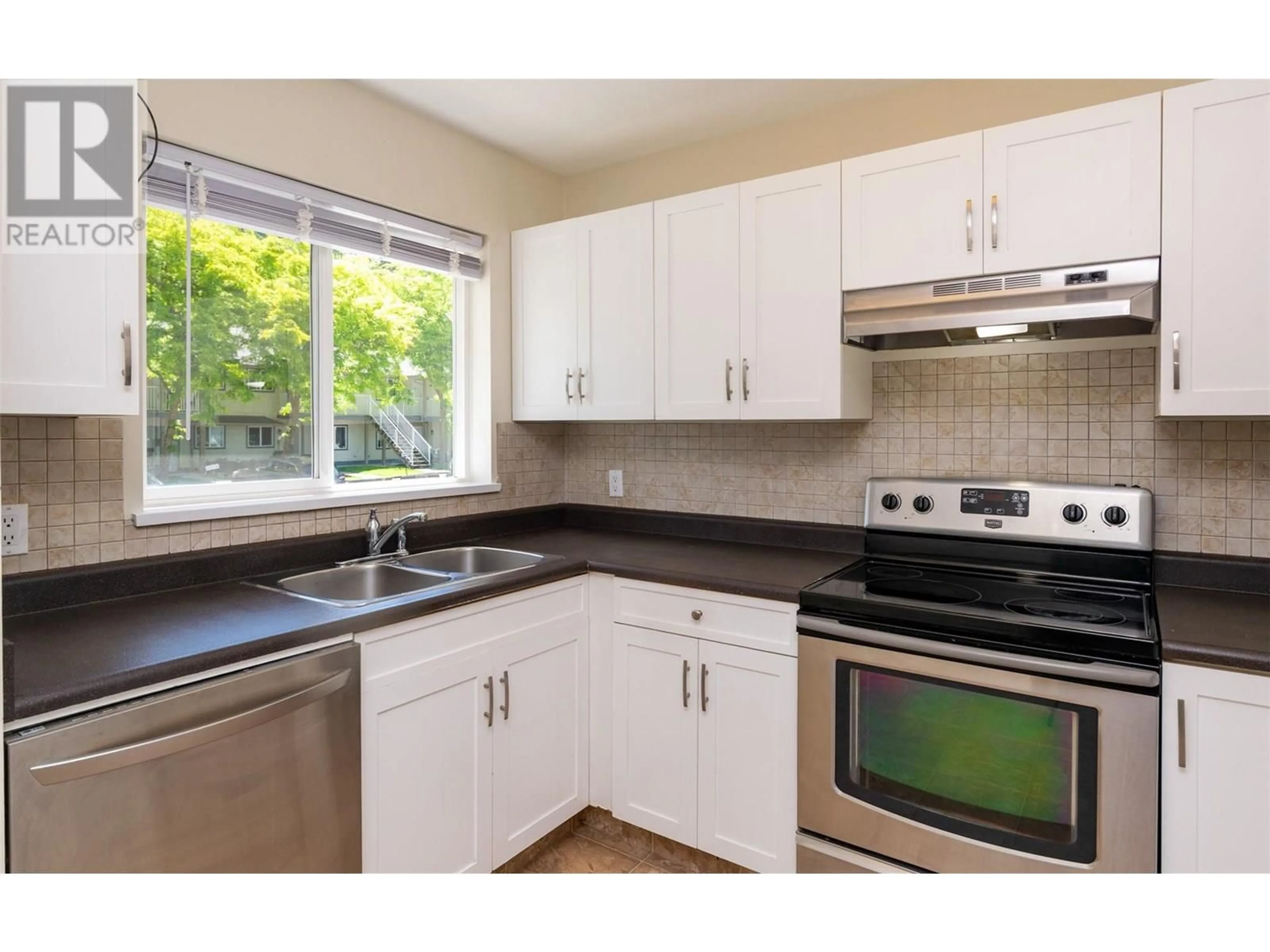 Standard kitchen, unknown for 211 - 831 2 STREET SOUTHEAST, Salmon Arm British Columbia V1E1S6