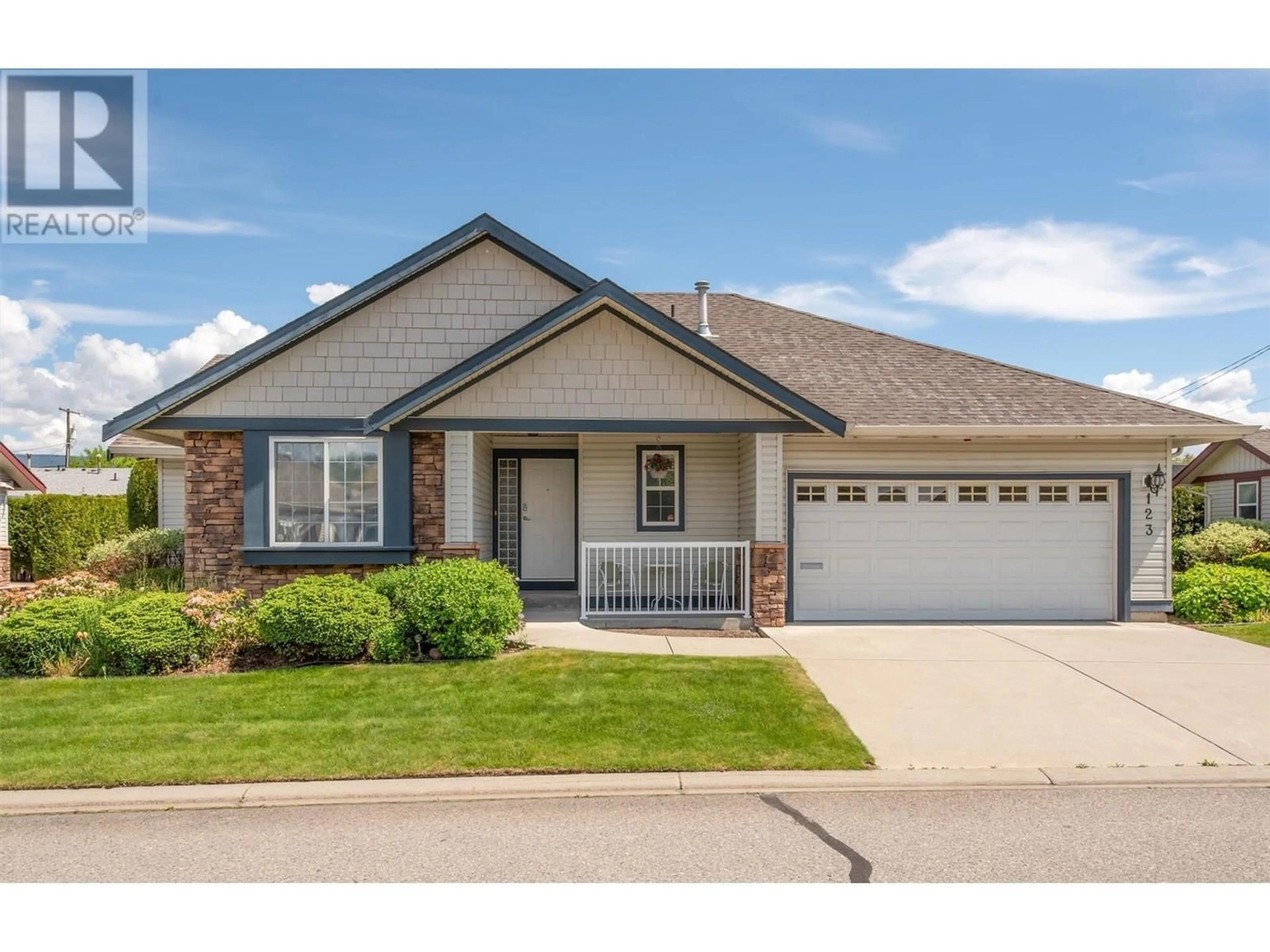 Home with vinyl exterior material, street for 123 - 1188 HOUGHTON ROAD, Kelowna British Columbia V1X2C9