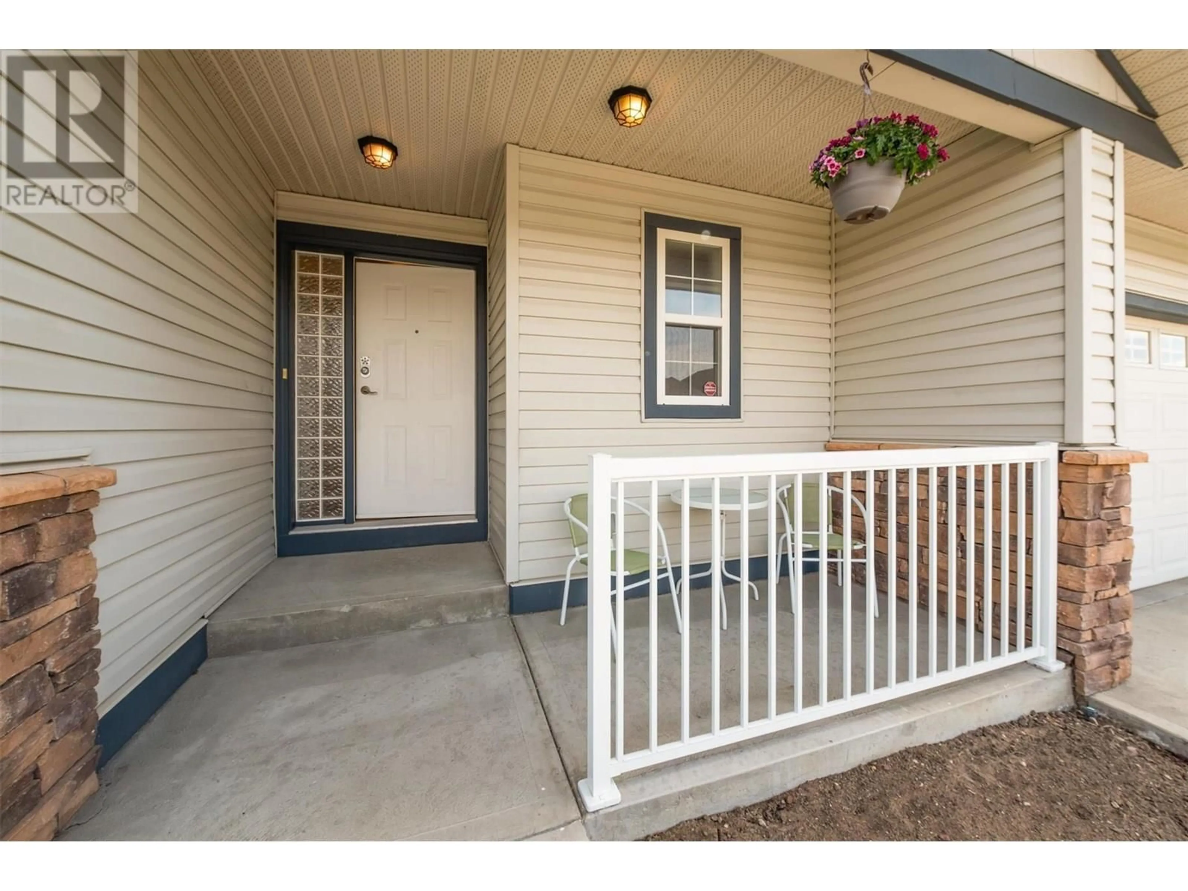 Indoor entryway for 123 - 1188 HOUGHTON ROAD, Kelowna British Columbia V1X2C9
