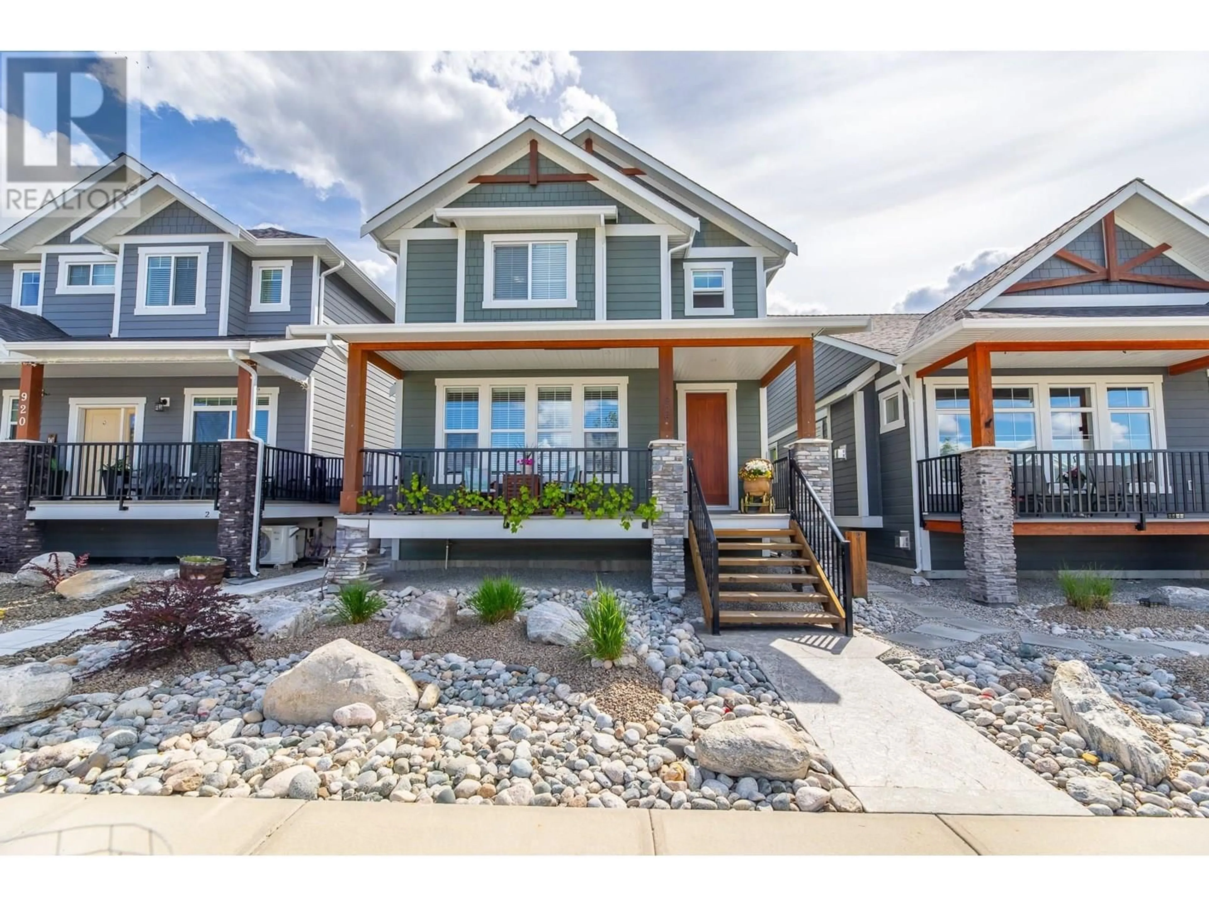 Home with vinyl exterior material, street for 926 HOLDEN ROAD, Penticton British Columbia V2A9G6