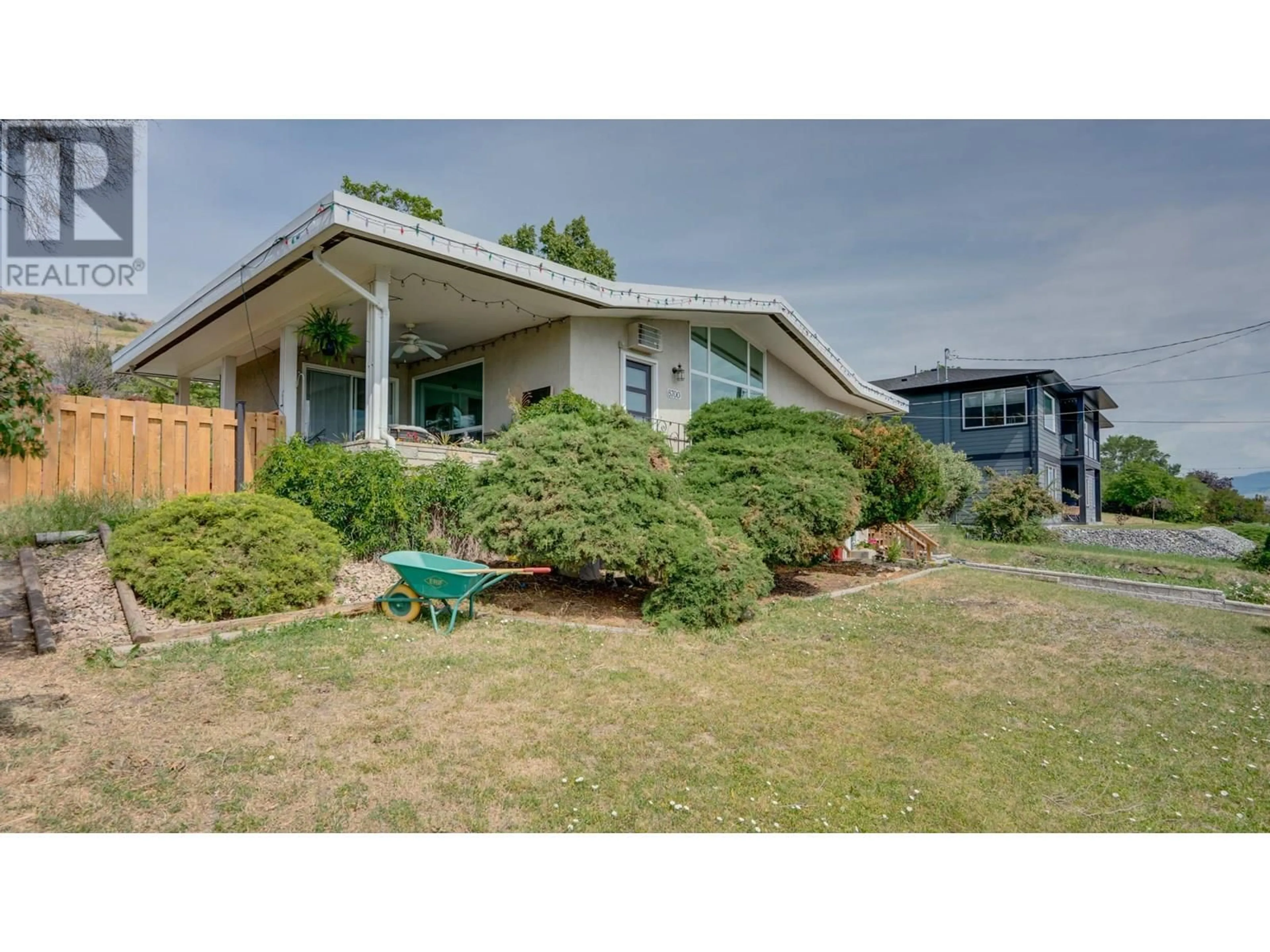 A pic from outside/outdoor area/front of a property/back of a property/a pic from drone, unknown for 8700 LAKEVIEW DRIVE, Coldstream British Columbia V1B1W3