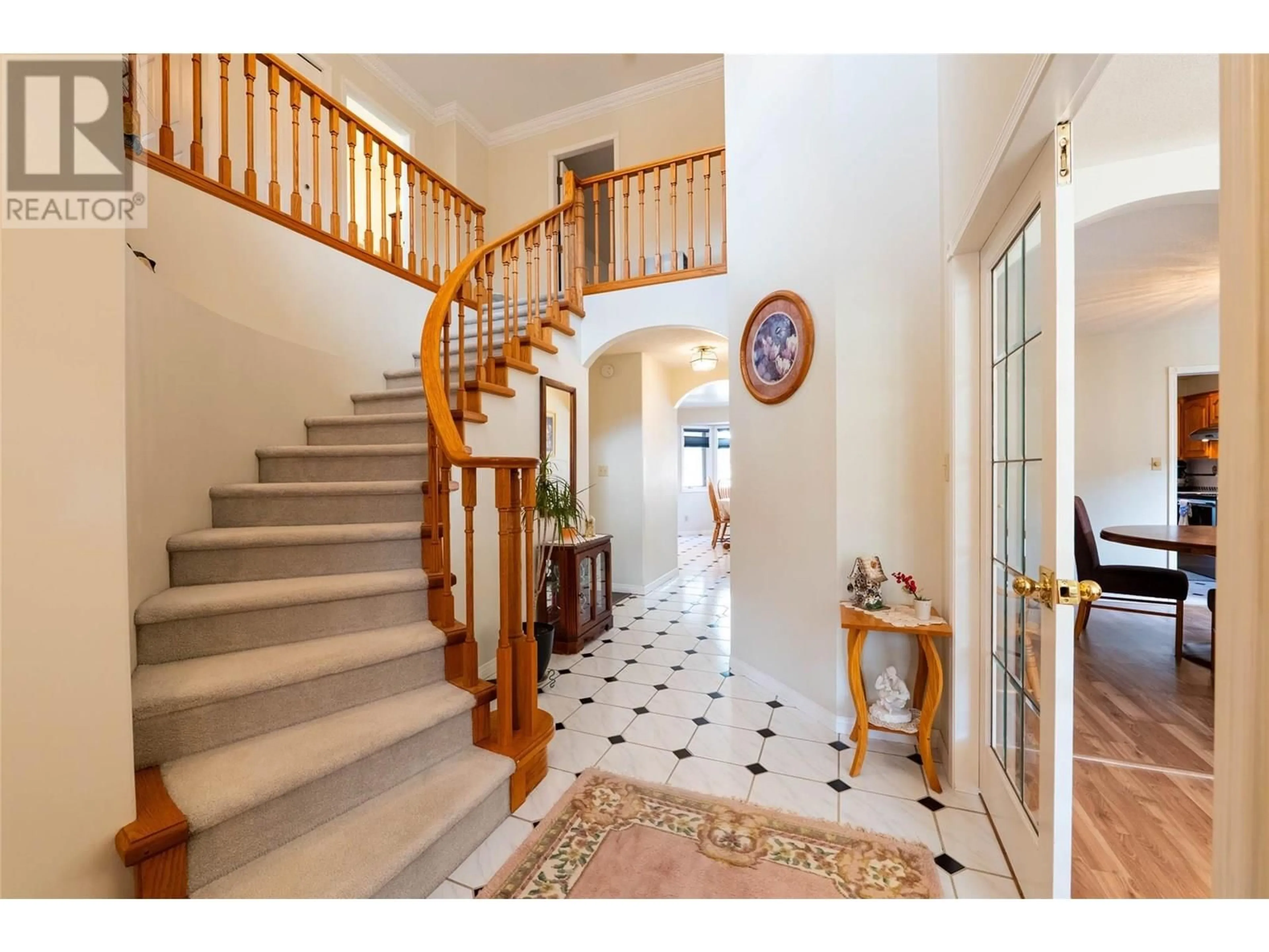 Indoor foyer for 1523 STANLEY STREET, Nelson British Columbia V1L1R4