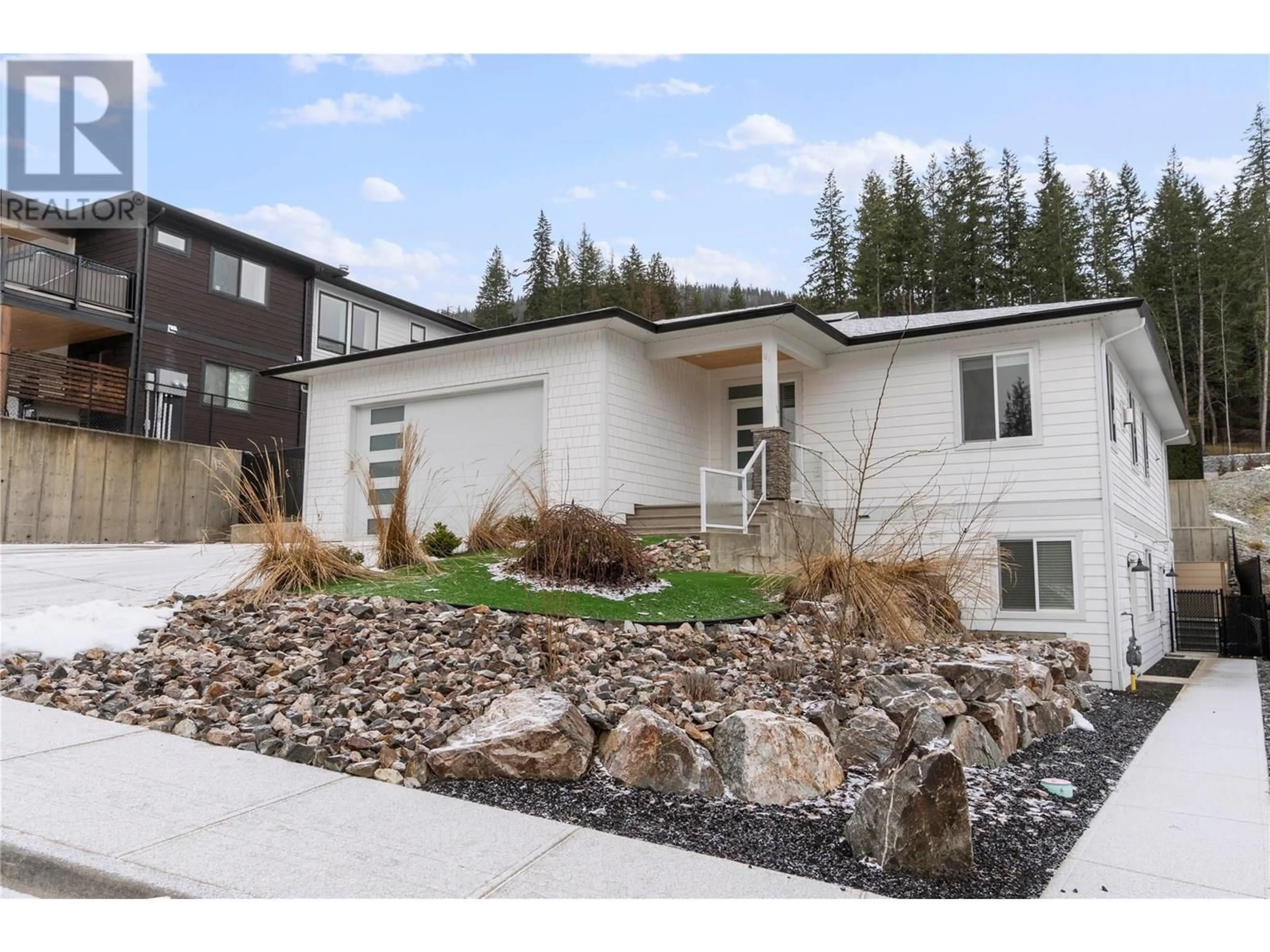 Home with vinyl exterior material, mountain view for 81 15 AVENUE SOUTHEAST, Salmon Arm British Columbia V1E0G3