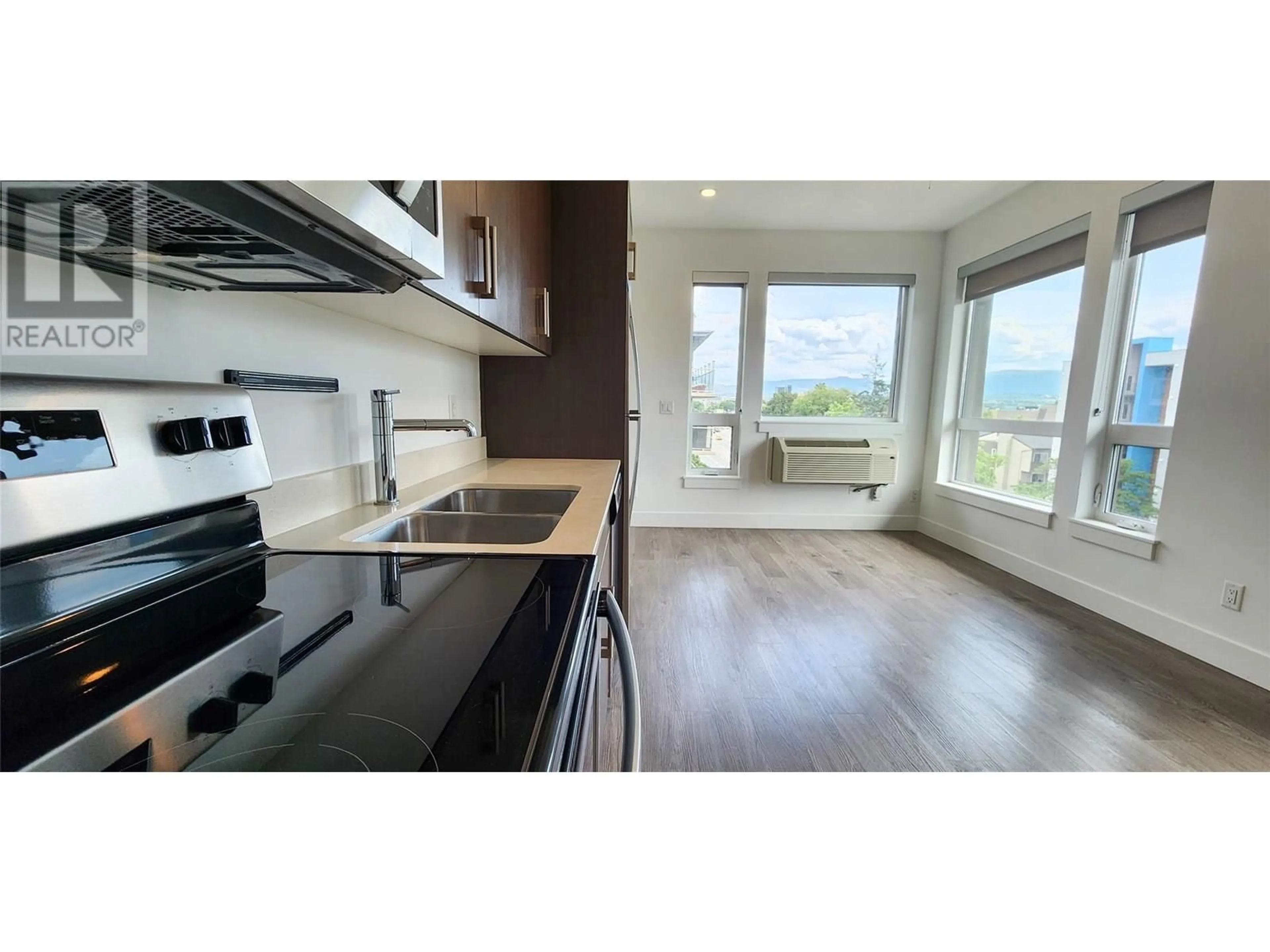 Open concept kitchen, wood/laminate floor for 622 - 925 LEON AVENUE, Kelowna British Columbia V1Y0E5