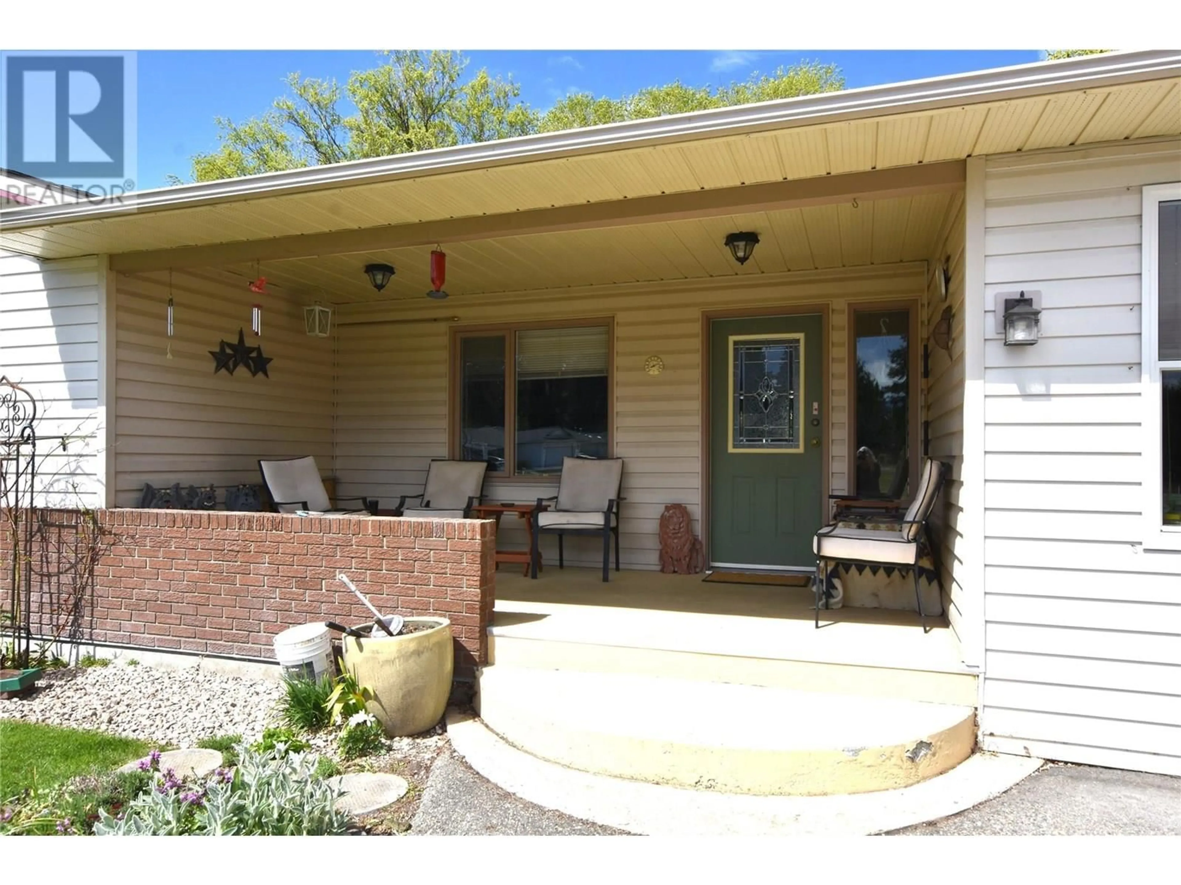 Patio, street for 536 LOON AVENUE, Vernon British Columbia V1H2A1