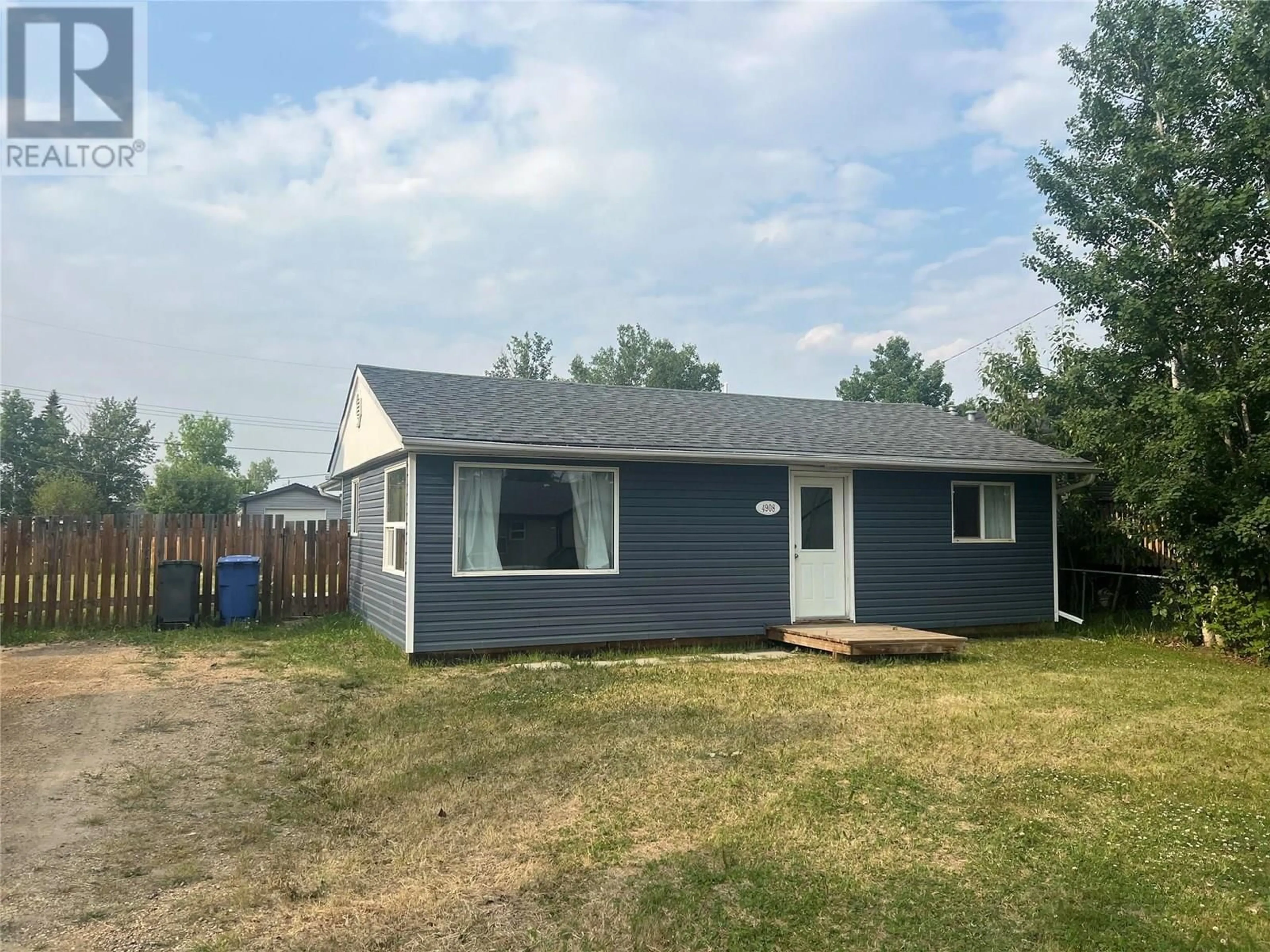Home with vinyl exterior material, unknown for 4908 47 AVENUE, Pouce Coupe British Columbia V0C2C0