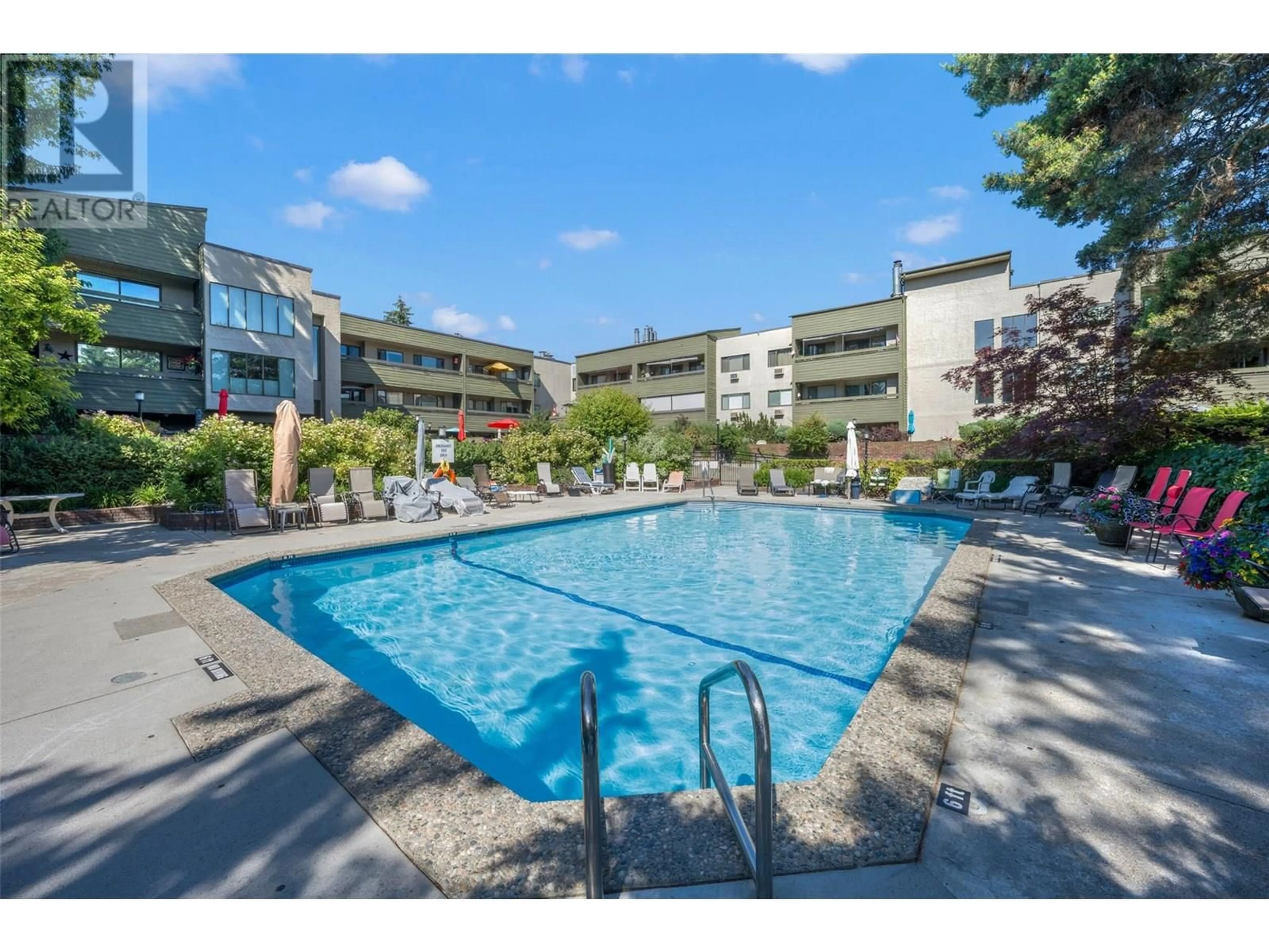 Pool for 218 - 1056 BERNARD AVENUE, Kelowna British Columbia V1Y8L7