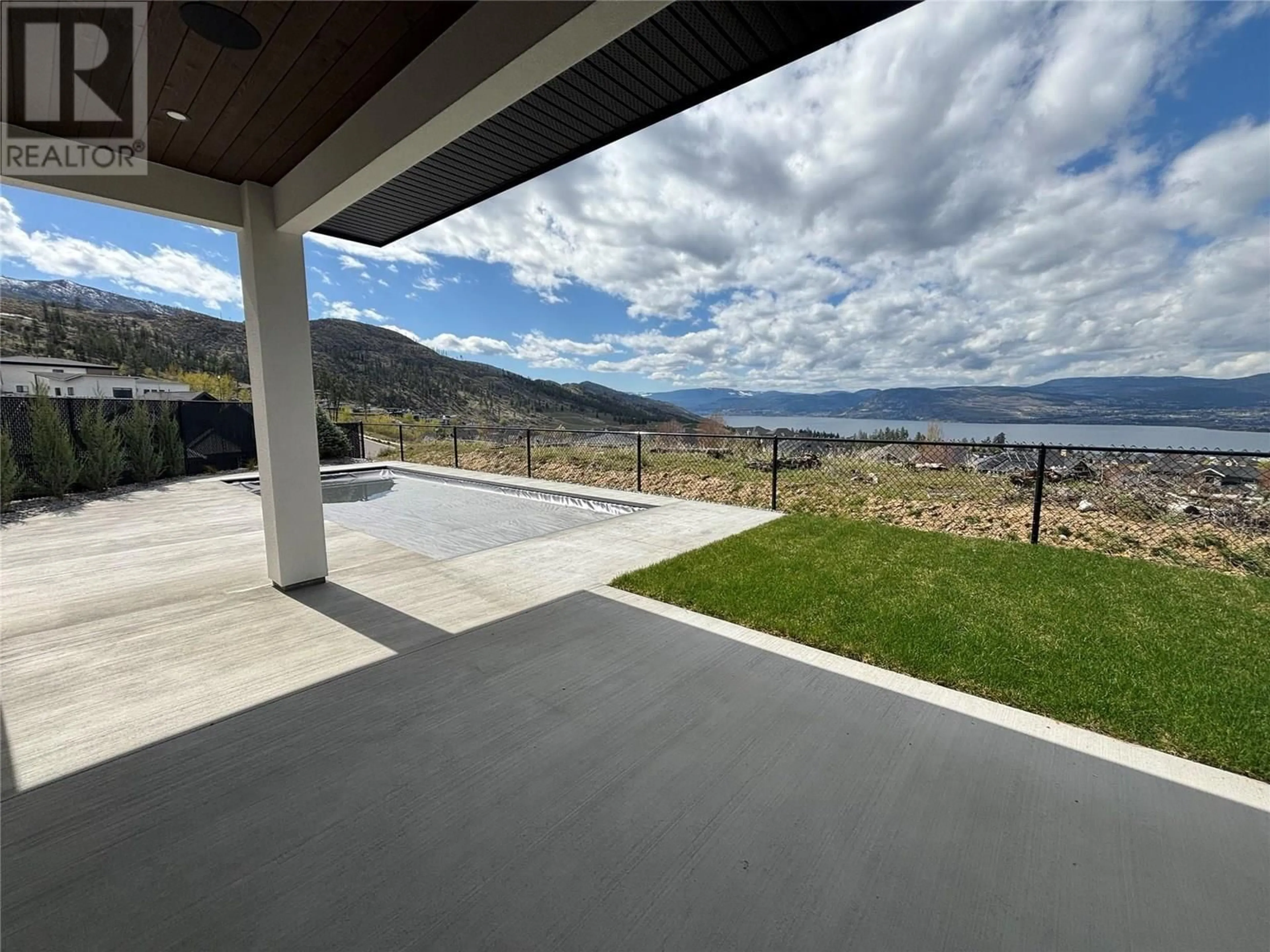 Patio, water/lake/river/ocean view for 5500 FOOTHILL COURT, Kelowna British Columbia V1W5G5